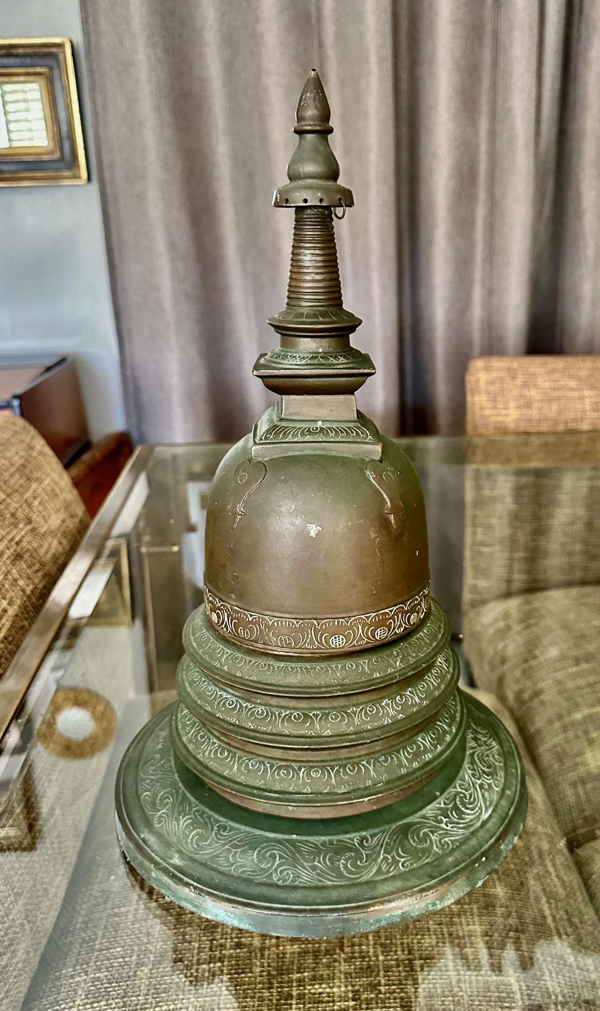 Große Bronzestupa Sri Lanka, 18./19. Jahrhundert im Angebot 1