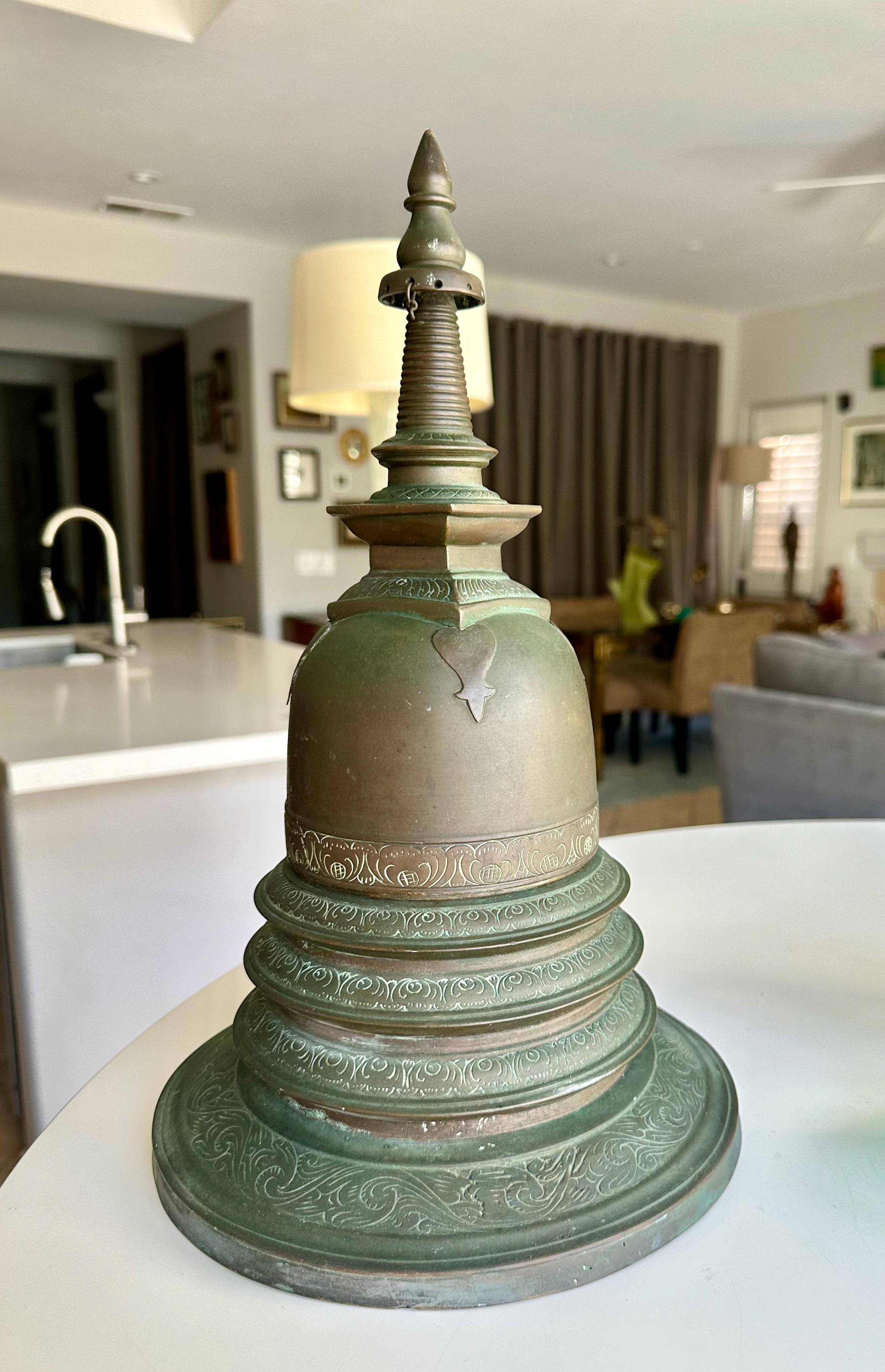 Große Bronzestupa Sri Lanka, 18./19. Jahrhundert im Angebot 2