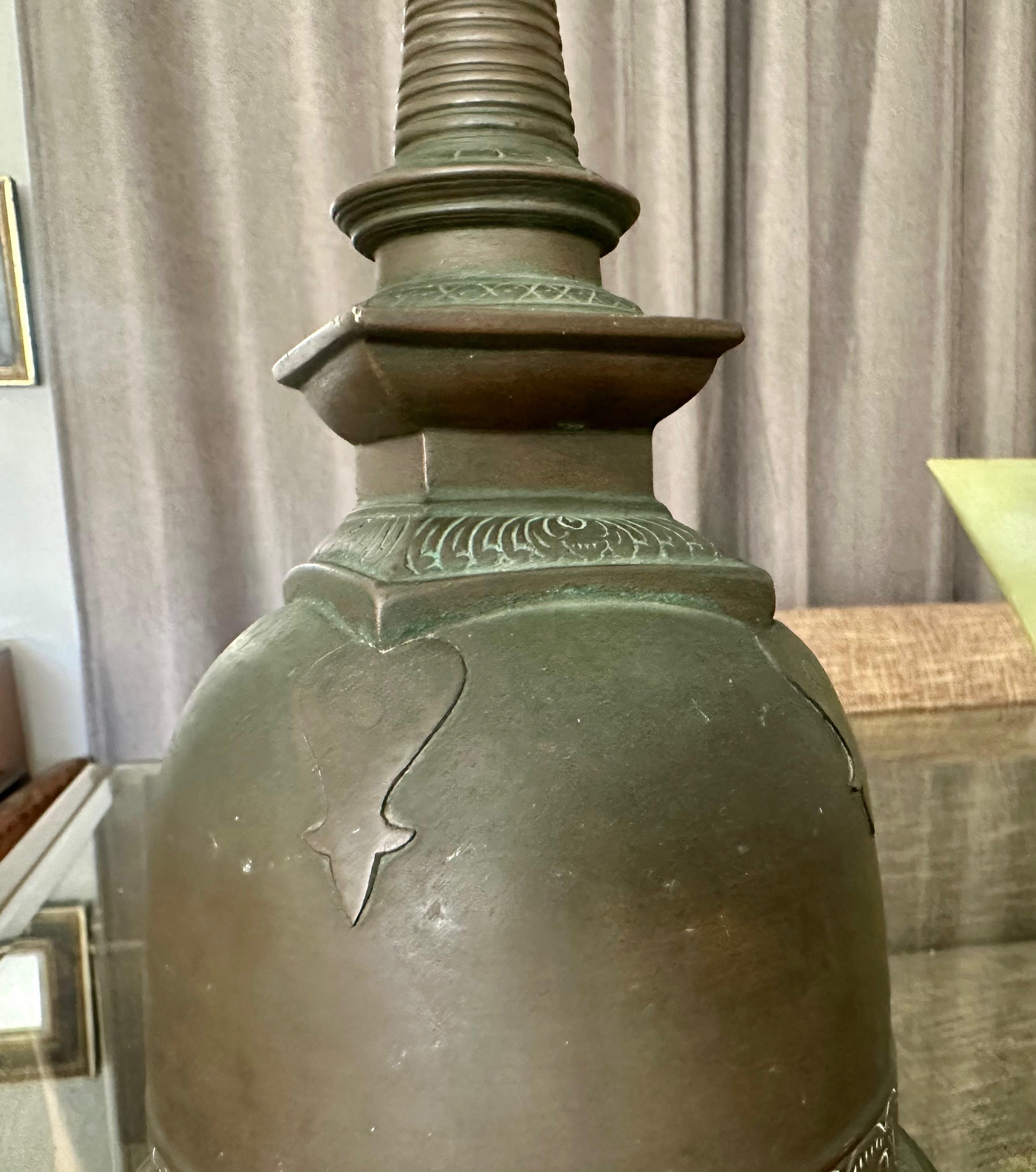 Große Bronzestupa Sri Lanka, 18./19. Jahrhundert im Angebot 3