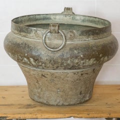 Grand vase tibétain en bronze avec poignées