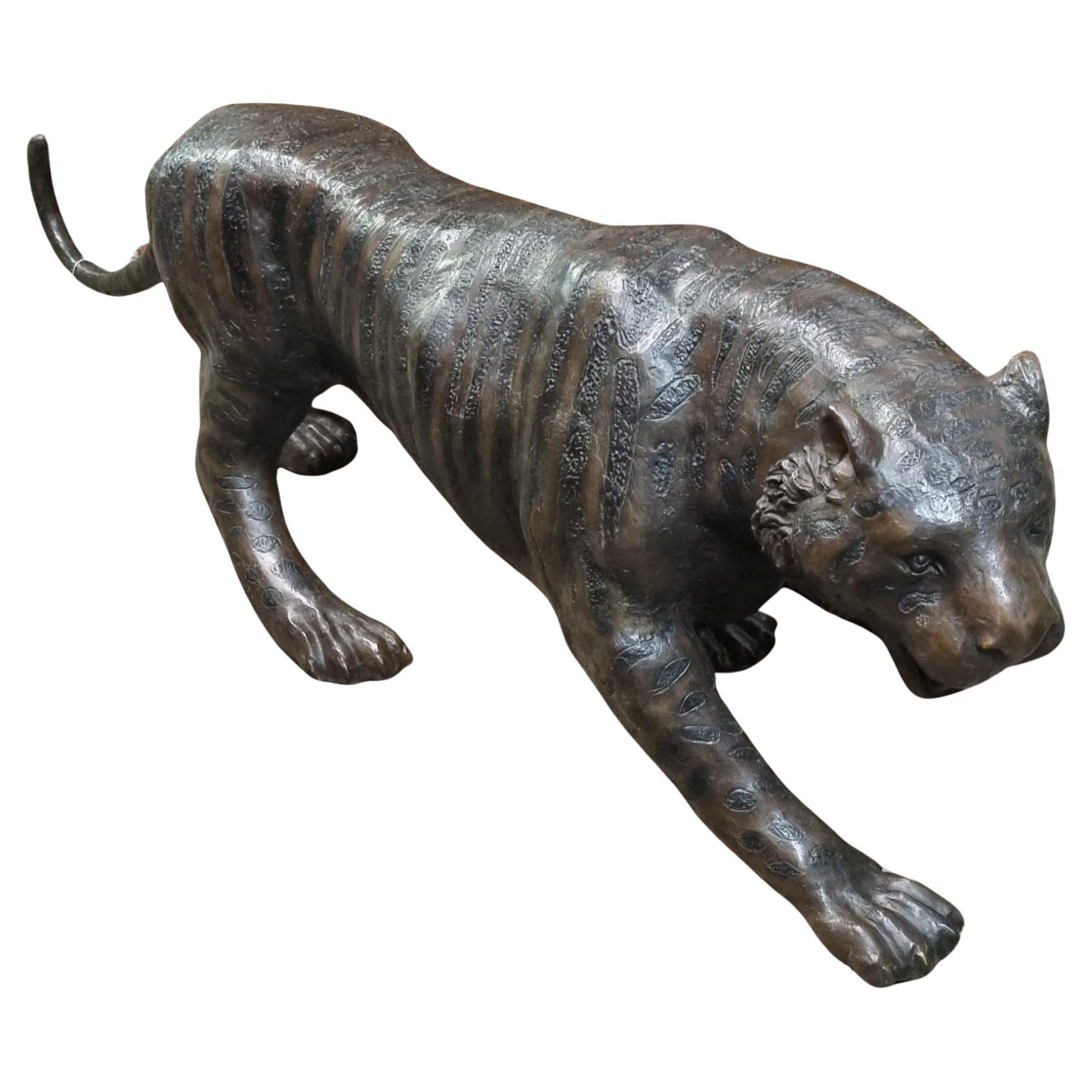 Grande statue de chat de tigre en bronze moulé avec panthère de lion en vente