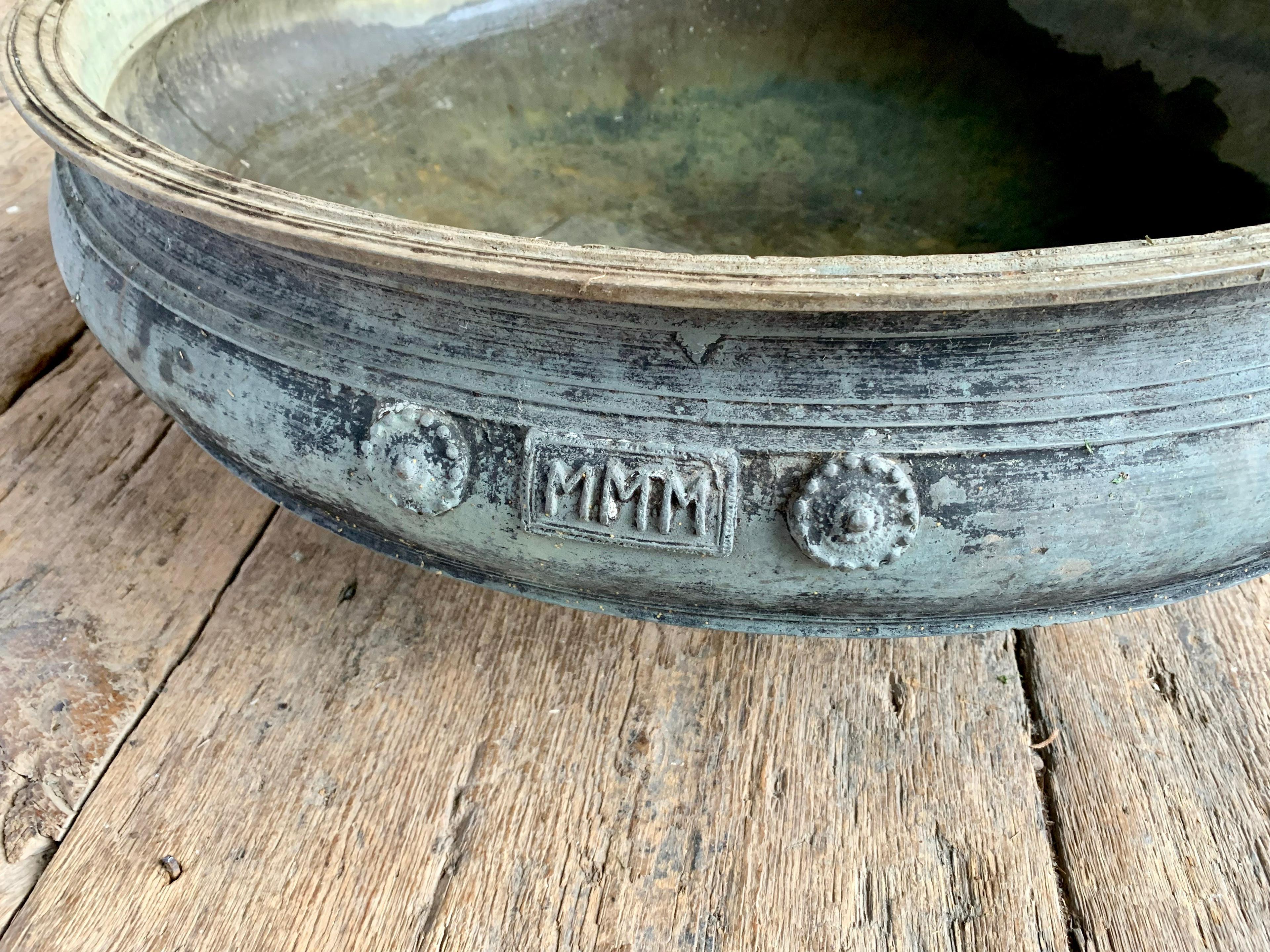 Large Bronze Urli Bowl, India In Good Condition In Doylestown, PA