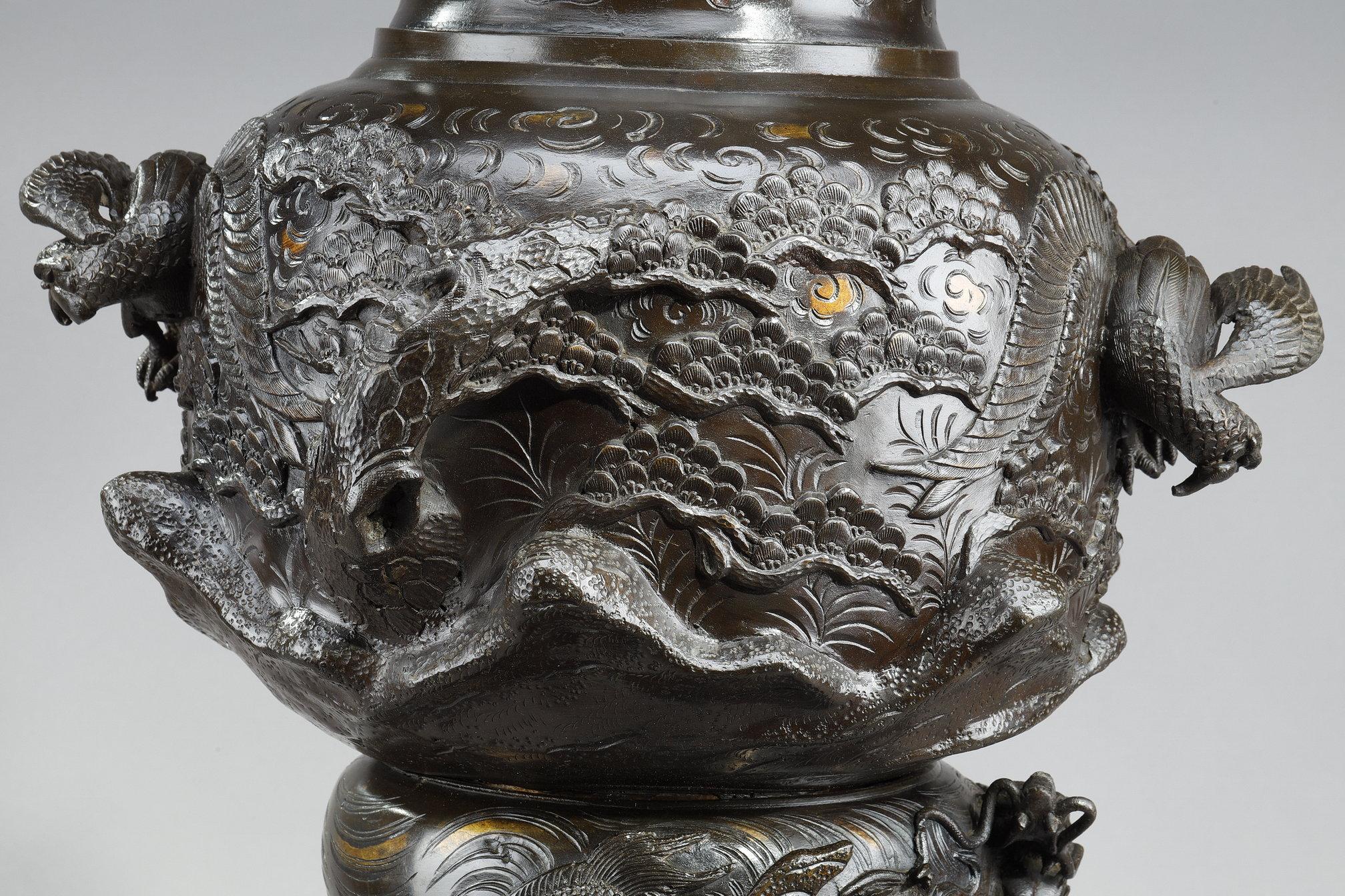 Large Bronze Vase sculpted with chimeras, dragons, birds of frey and phoenix For Sale 4