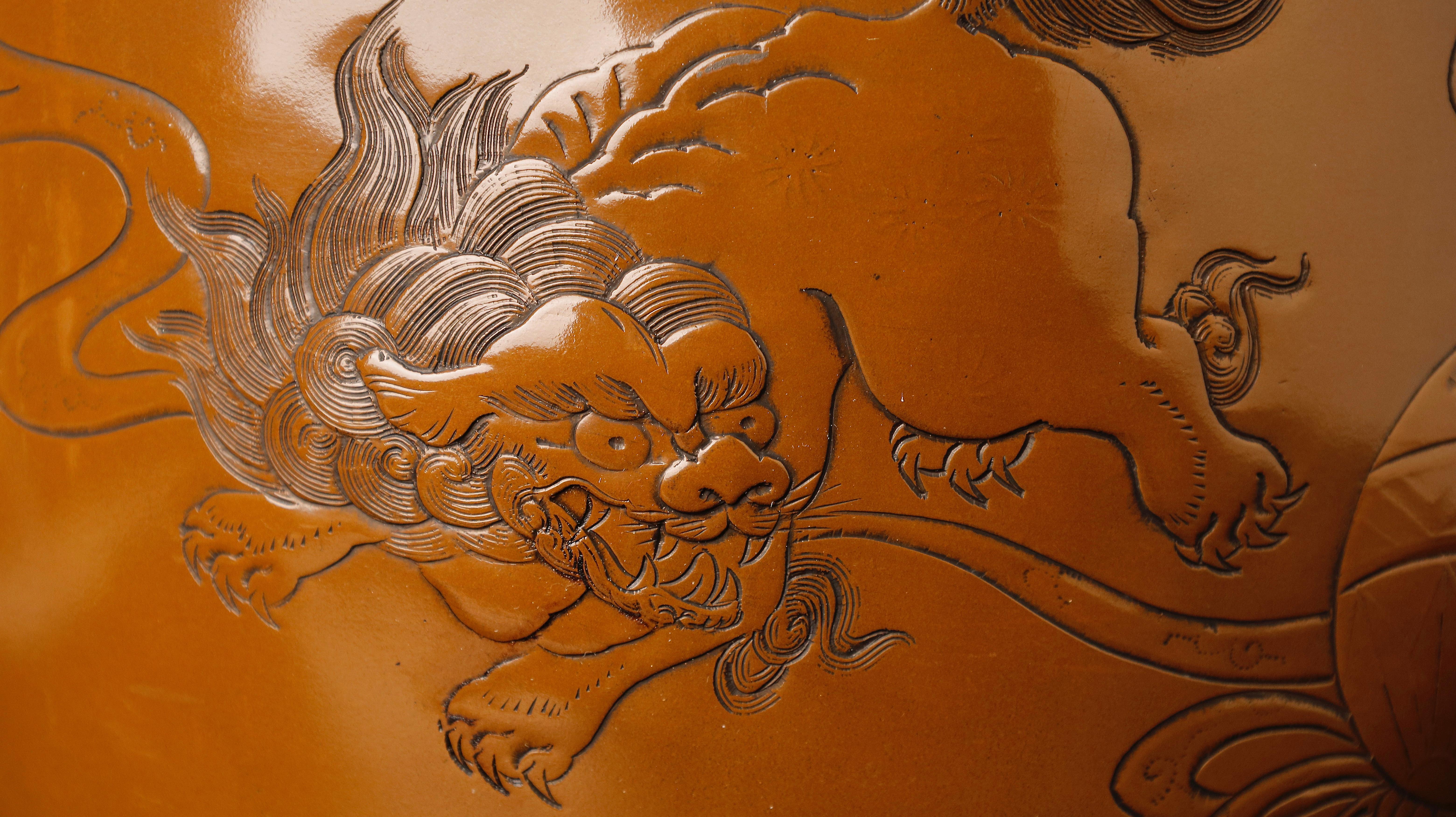 Grand vase en bronze avec motif de lions Shishi Bon état - En vente à Fukuoka, JP