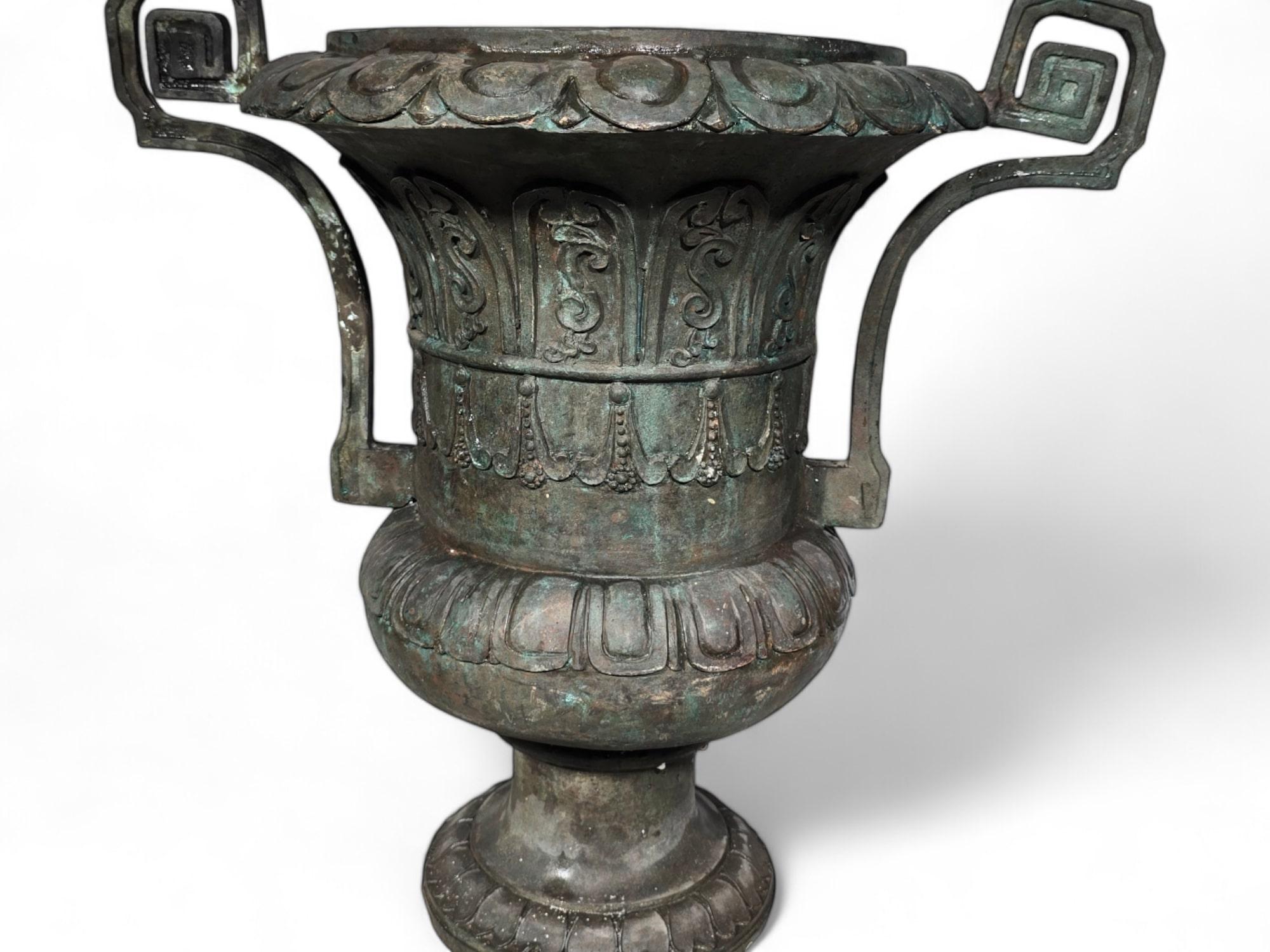 Large Bronze Vases 1950s Made im Bronze Versalles In Good Condition For Sale In Madrid, ES