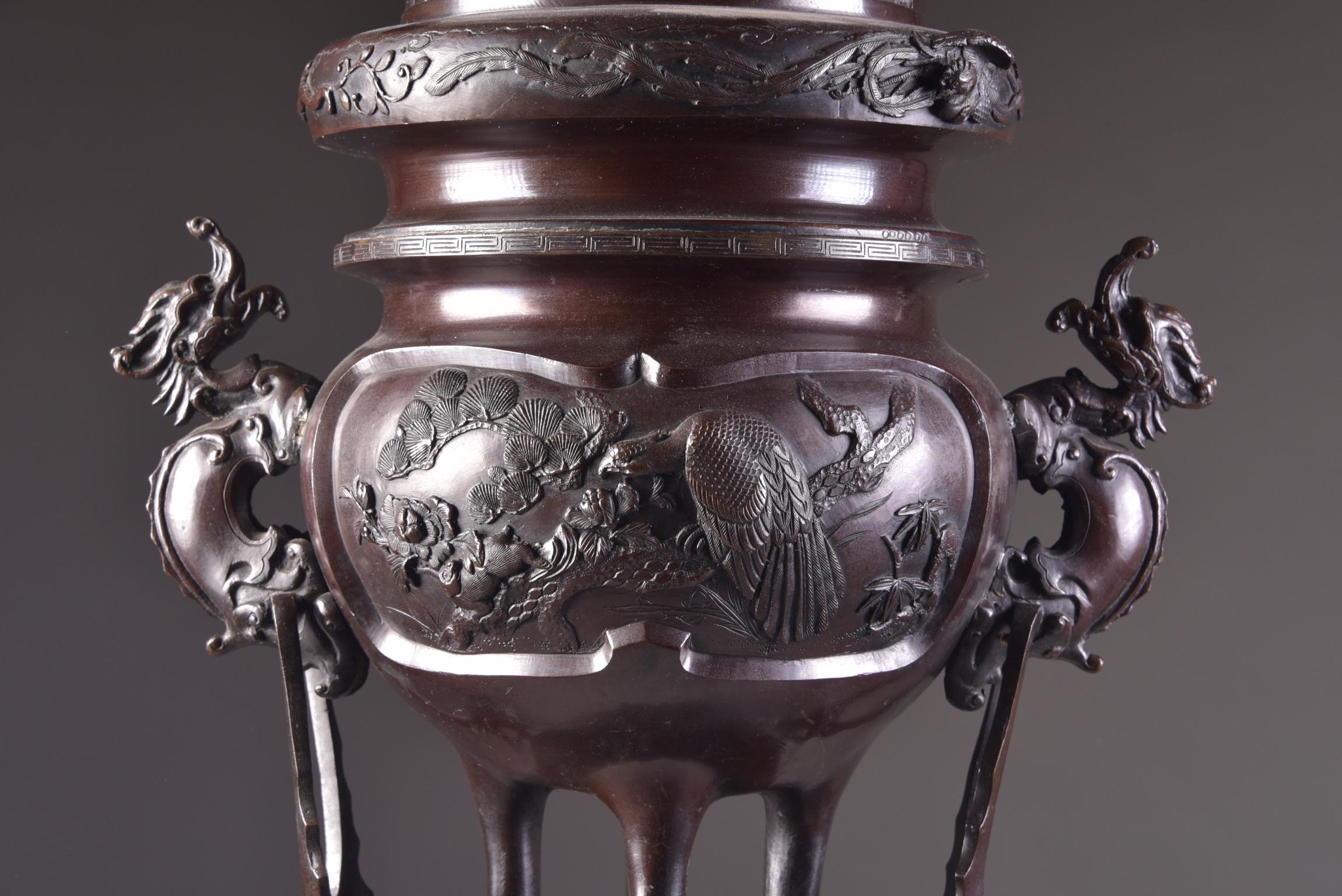Large Bronze Vase with Imposant Reliefs, Japan, Meiji Period, Late 19th Century 6