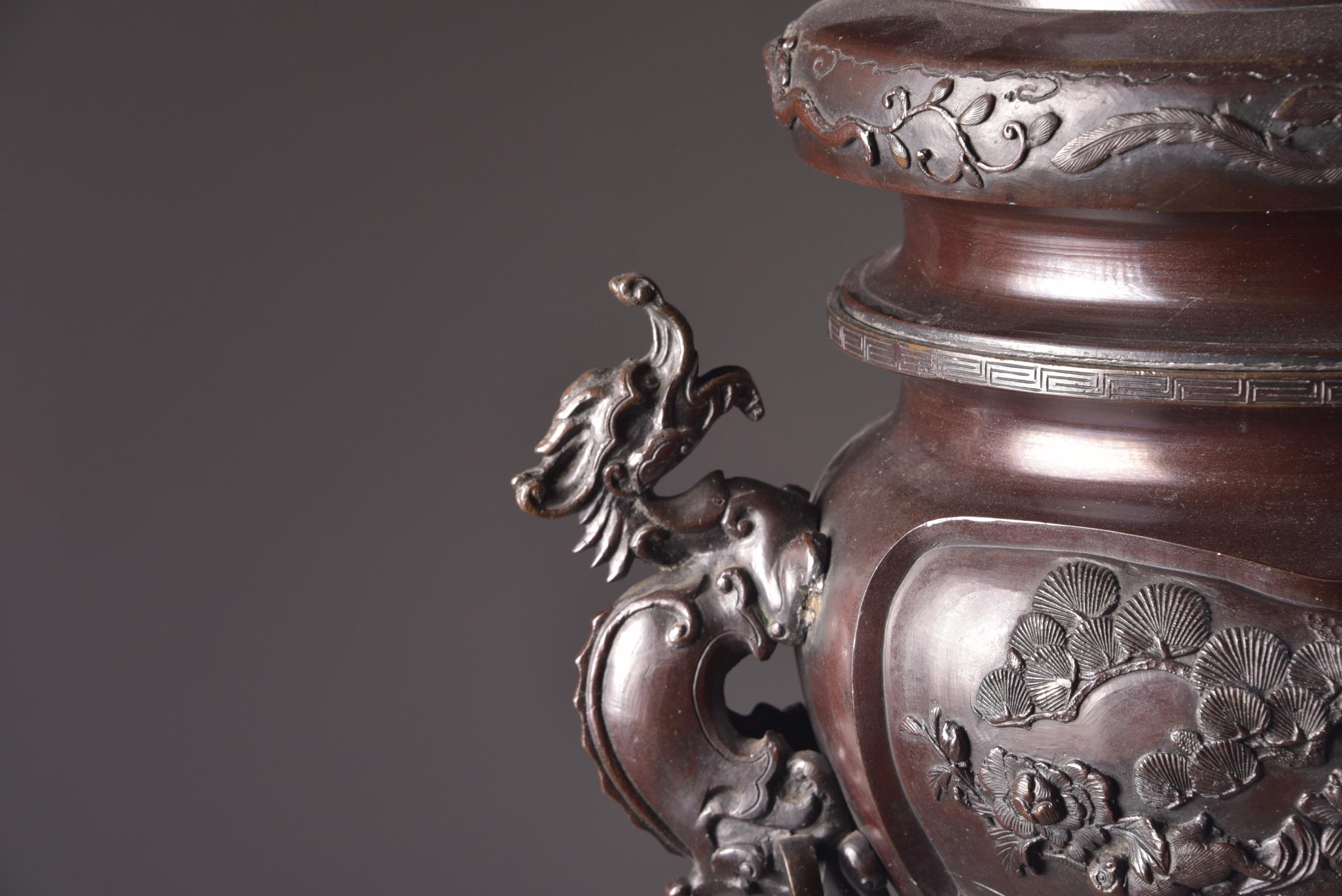 Large Bronze Vase with Imposant Reliefs, Japan, Meiji Period, Late 19th Century 11