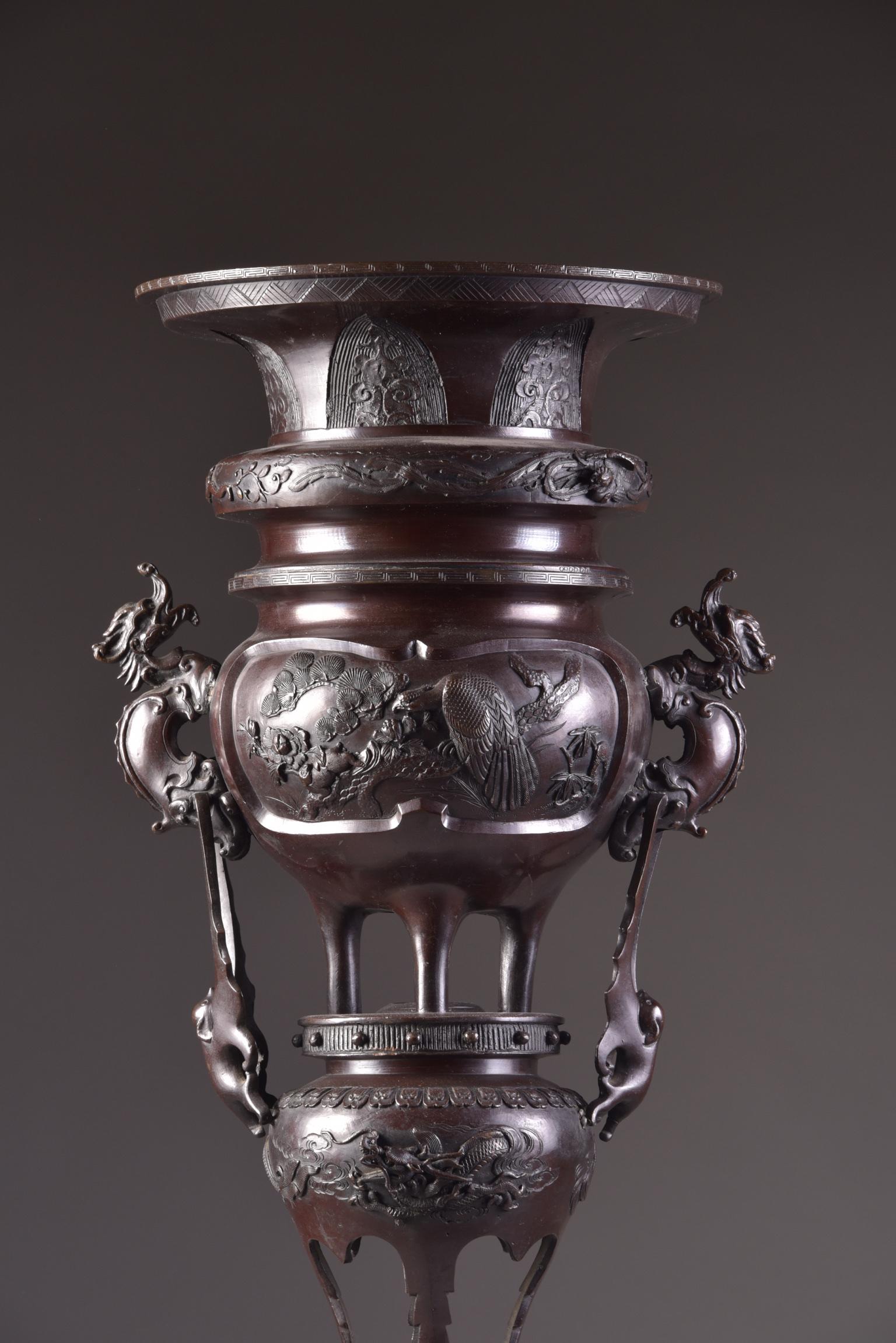 Large Bronze Vase with Imposant Reliefs, Japan, Meiji Period, Late 19th Century 2