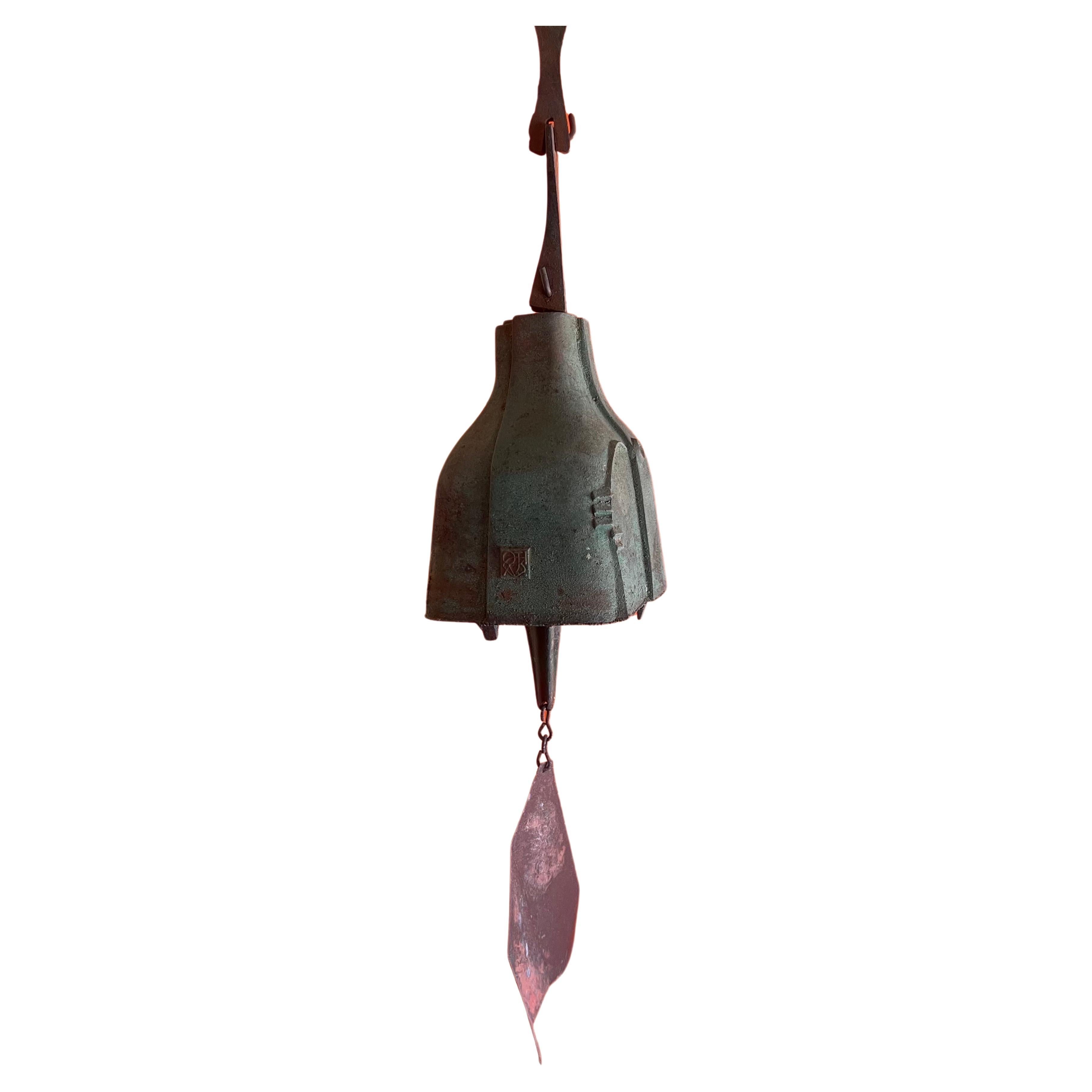 Large bronze wind chime / bell by Paolo Soleri for Cosanti, circa 1970s. The piece is is 39.75