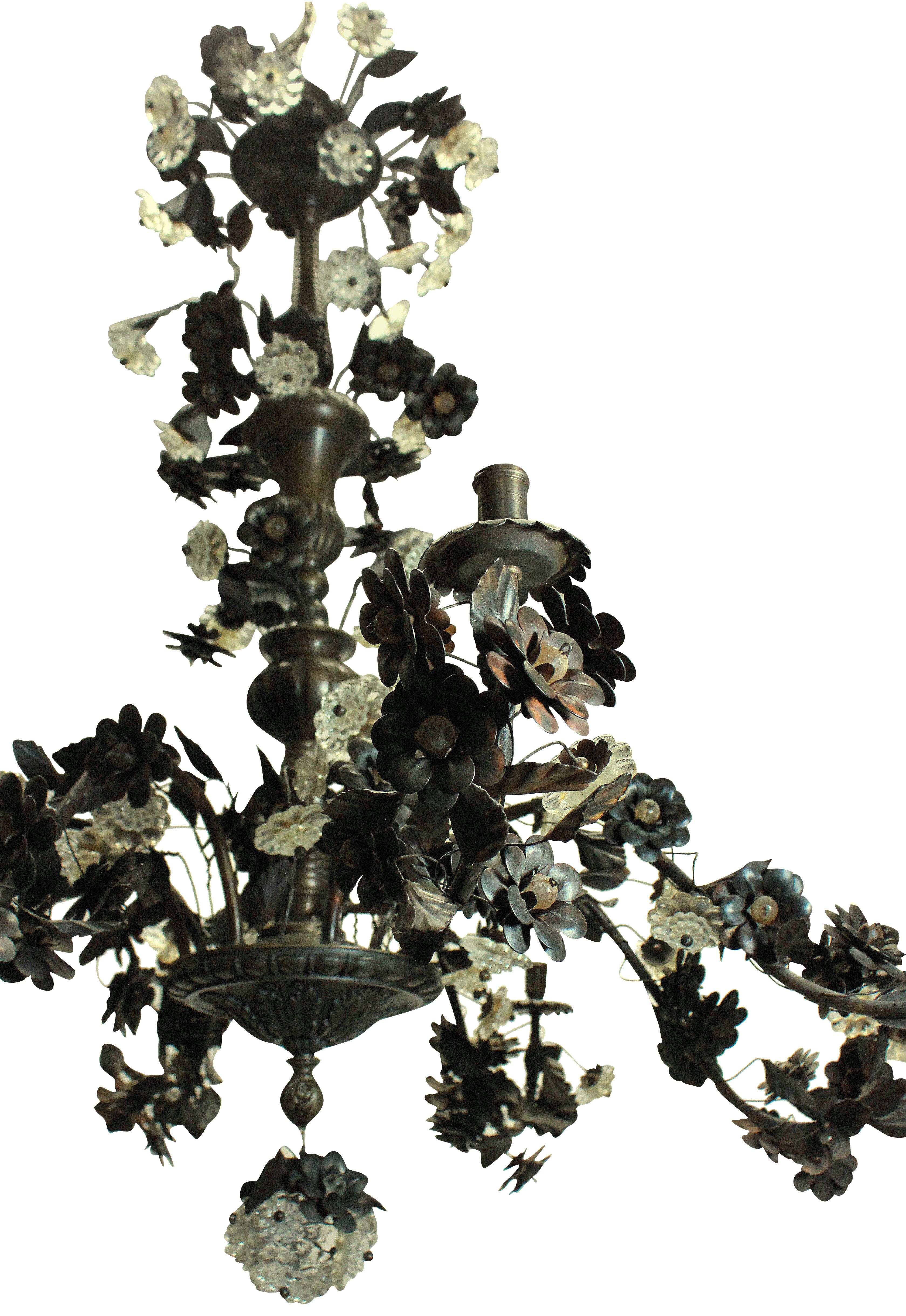 Large Bronzed Chandelier with an Abundance of Leaves and Flowers In Good Condition In London, GB