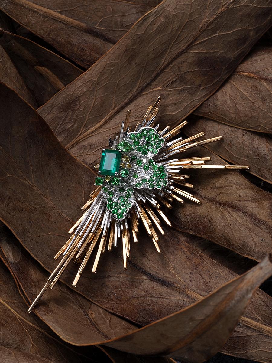 Large Brooch Emerald Diamond Tsavorite Sapphire Gold Baroque style For Sale 6