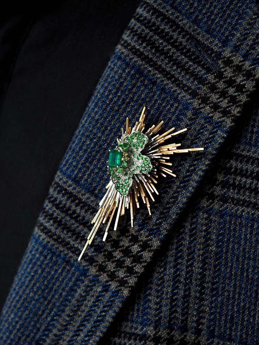 Aesthetic Movement Large Brooch Emerald Diamond Tsavorite Sapphire Gold Baroque style For Sale
