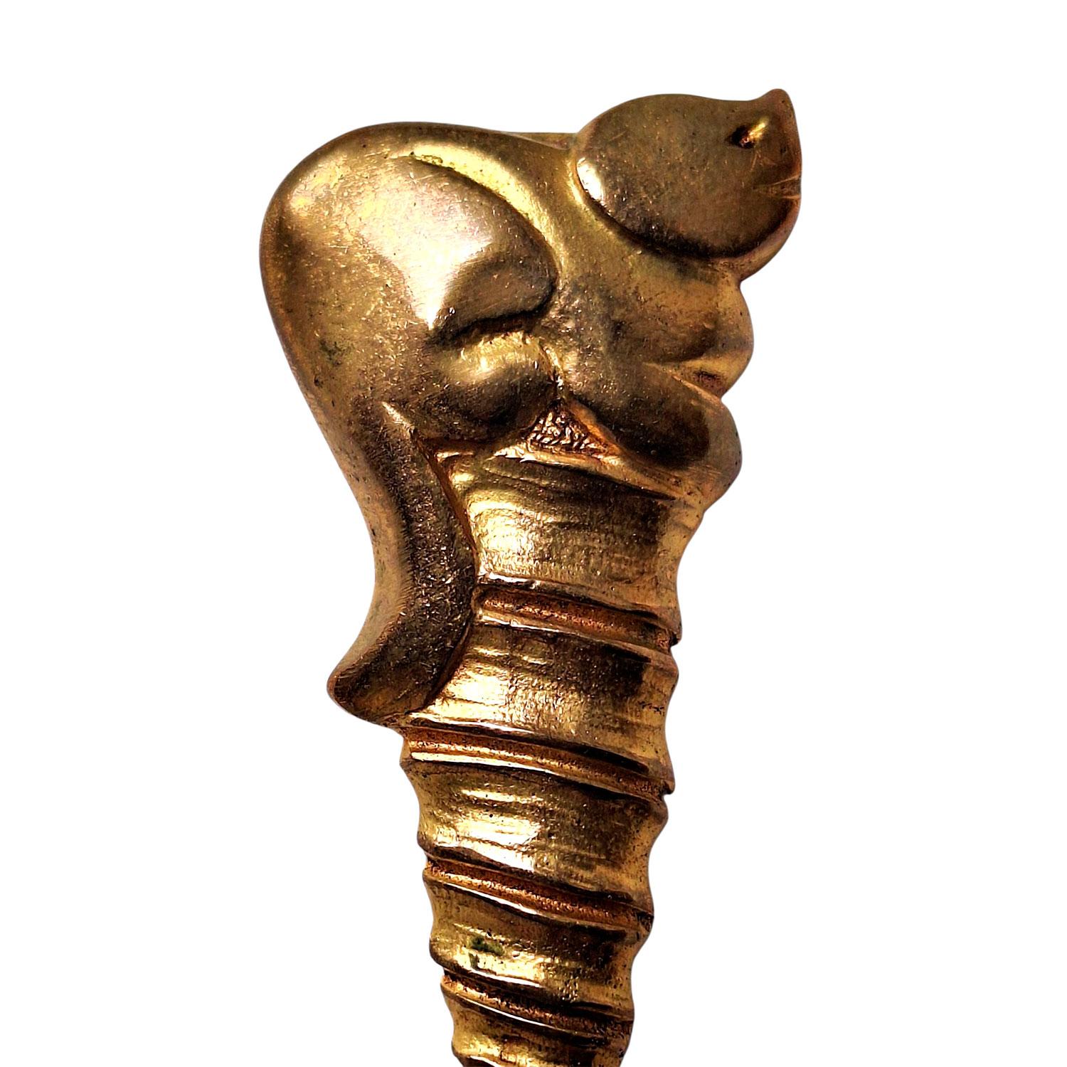Very fine gilded bronze clip brooch by the Paris jeweller Line Vautrin (1913-1997). It features a cornucopia with a stylised squirrel on top.
A very rare and original piece of jewellery with a very nice original patina.
Signed Line Vautrin on the