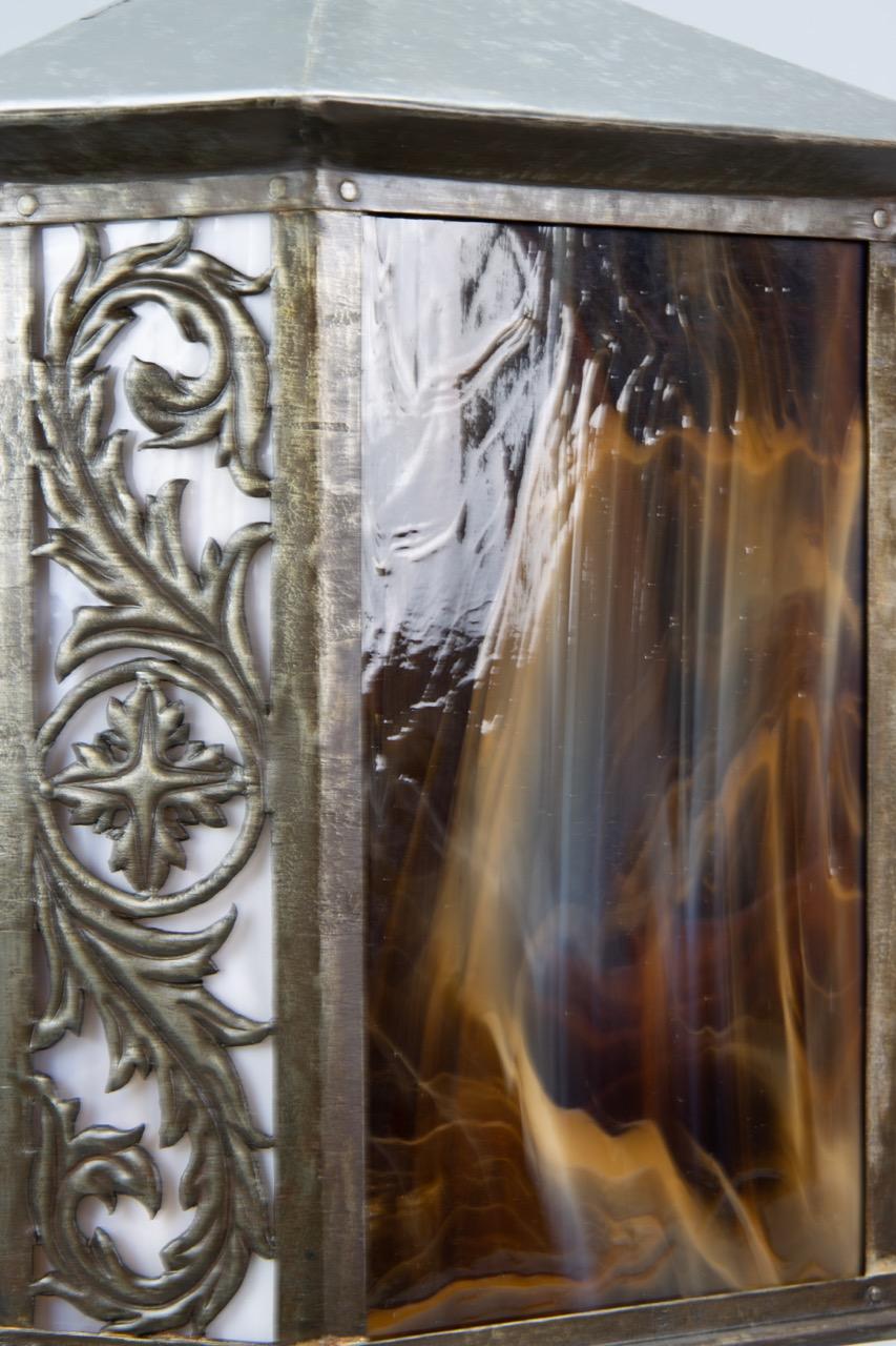 Grande lanterne d'entrée en verre et métal Tiffany Brown et Beige, France, années 1920 en vente 9