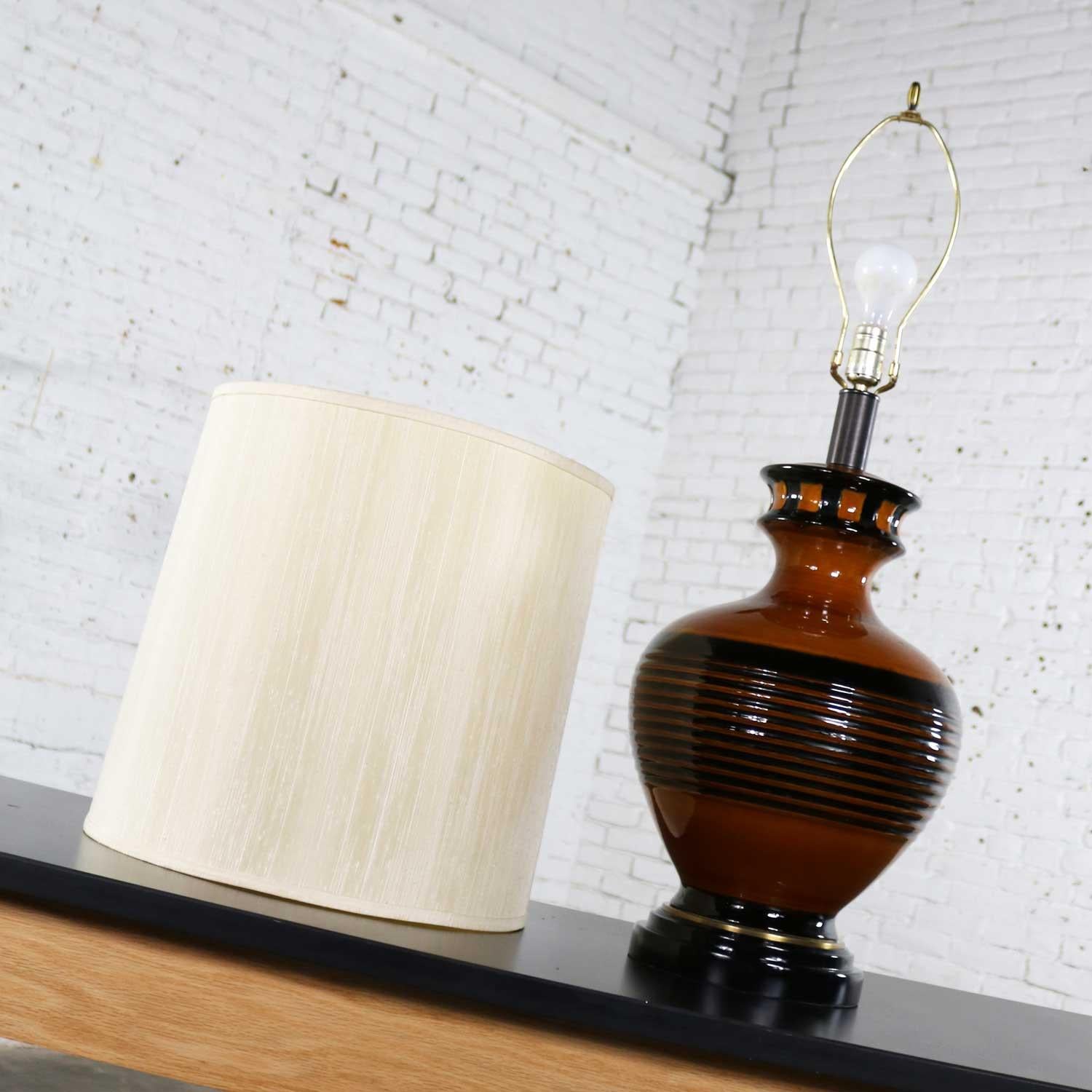 Large Brown and Black Mid-Century Modern Bulbous Ceramic Lamp In Good Condition For Sale In Topeka, KS