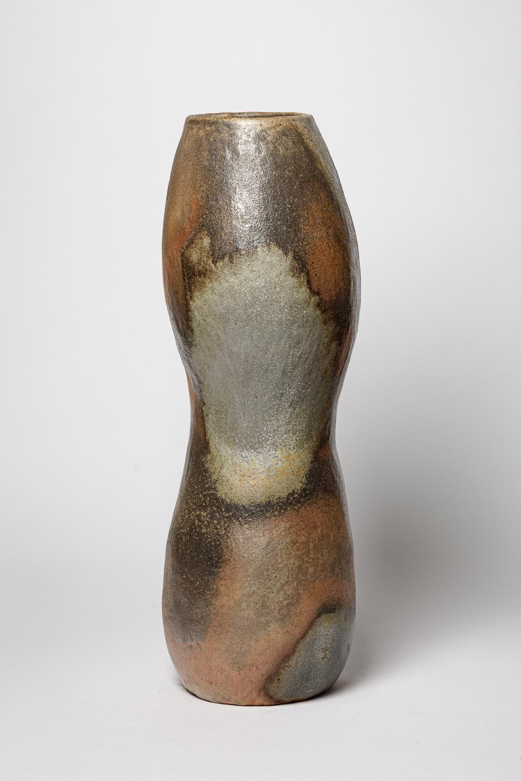 Brigitte Chassang 2/2

Gran jarrón o jarrón de suelo de cerámica de gres marrón y gris de Brigitte Chassang

Colores originales de cerámica de leña

Firmado

Realizado en 2025

Pieza única de cerámica hecha a mano

Altura 57 cm
Grande 20 cm