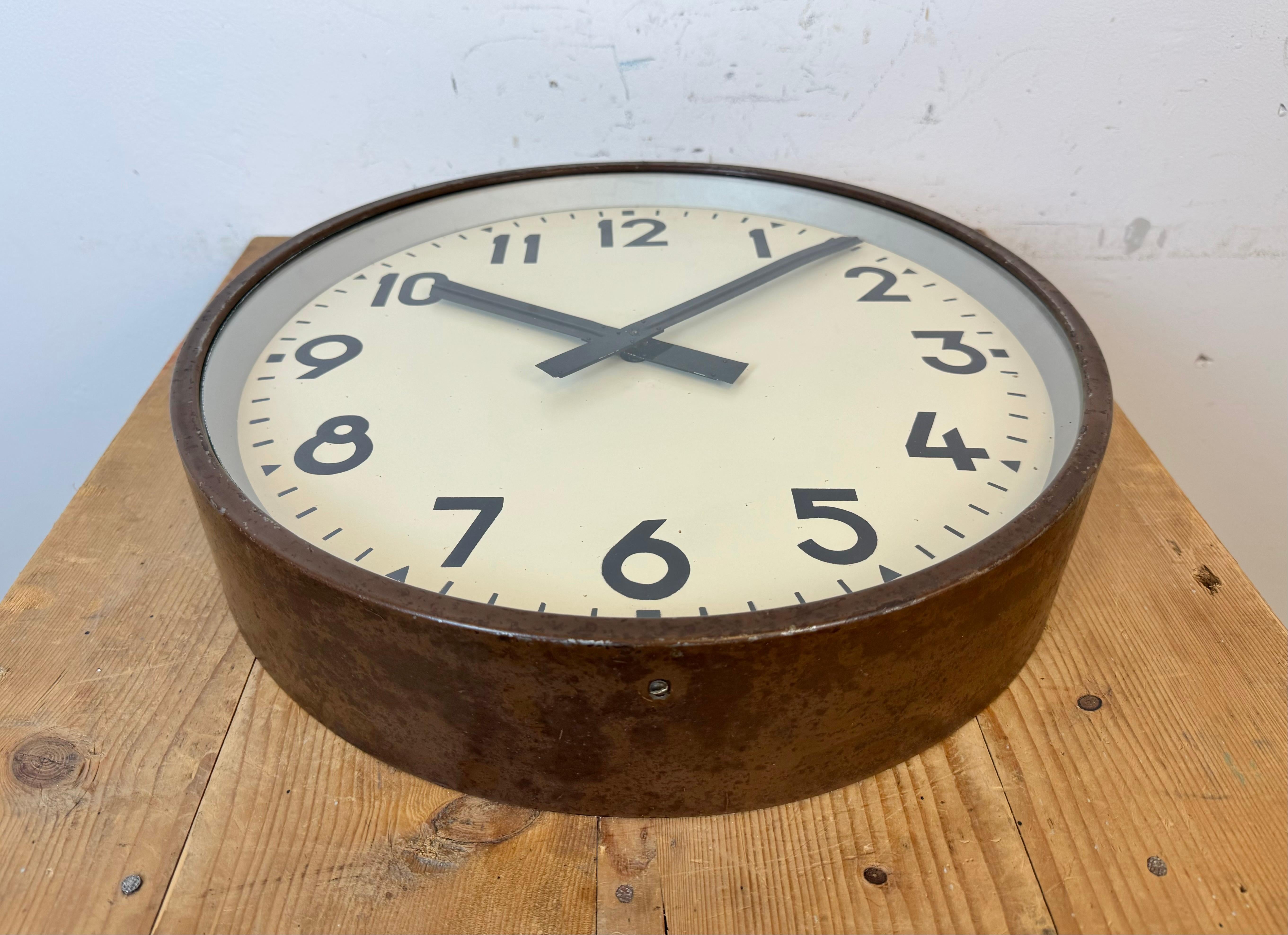 Large Brown Industrial Factory Wall Clock, 1950s For Sale 2
