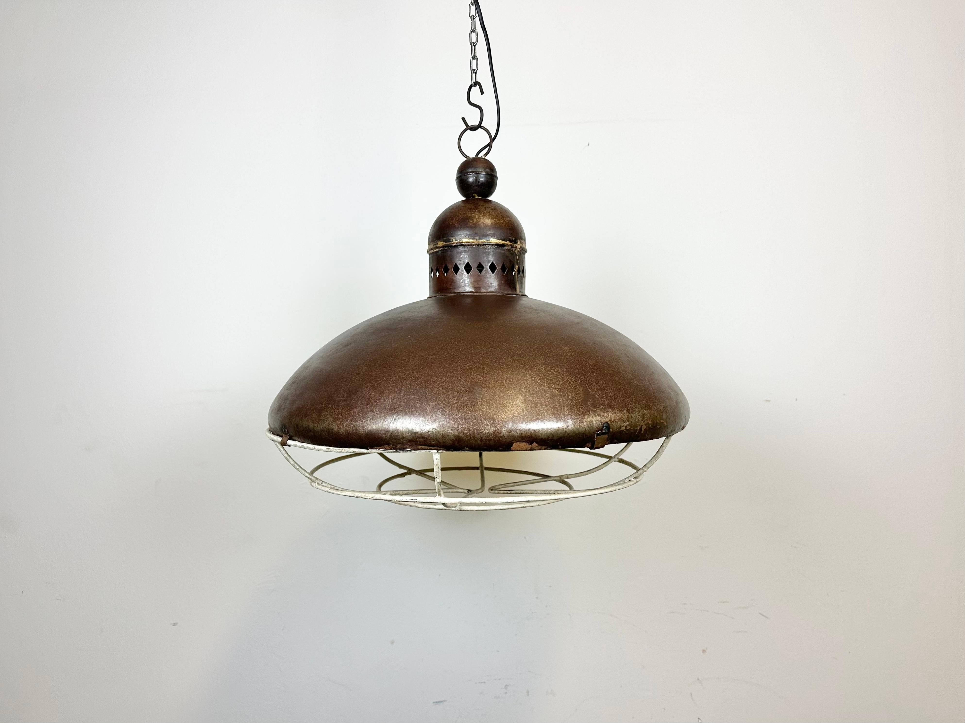 Industrial metal light with iron grid made in Sweden during the 1960s. New wire. The socket requires E 27/ E 26 light bulbs. The diameter of the shade is 53 cm. The weight of the lamp is 1 kg.