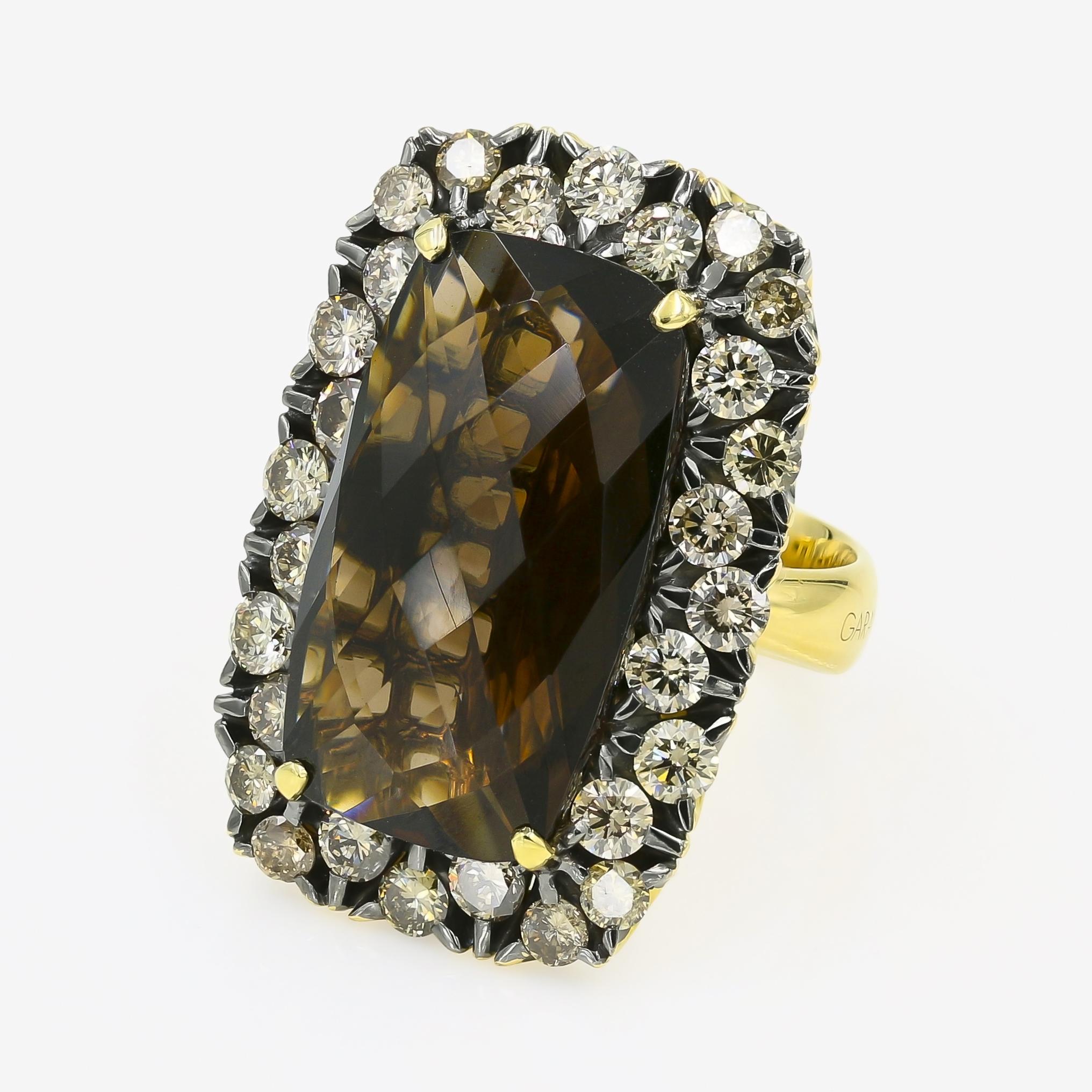 Women's Large Brown Smoky Quartz 16.00cts Ring with Brown Diamonds in 18KYG - Italian For Sale