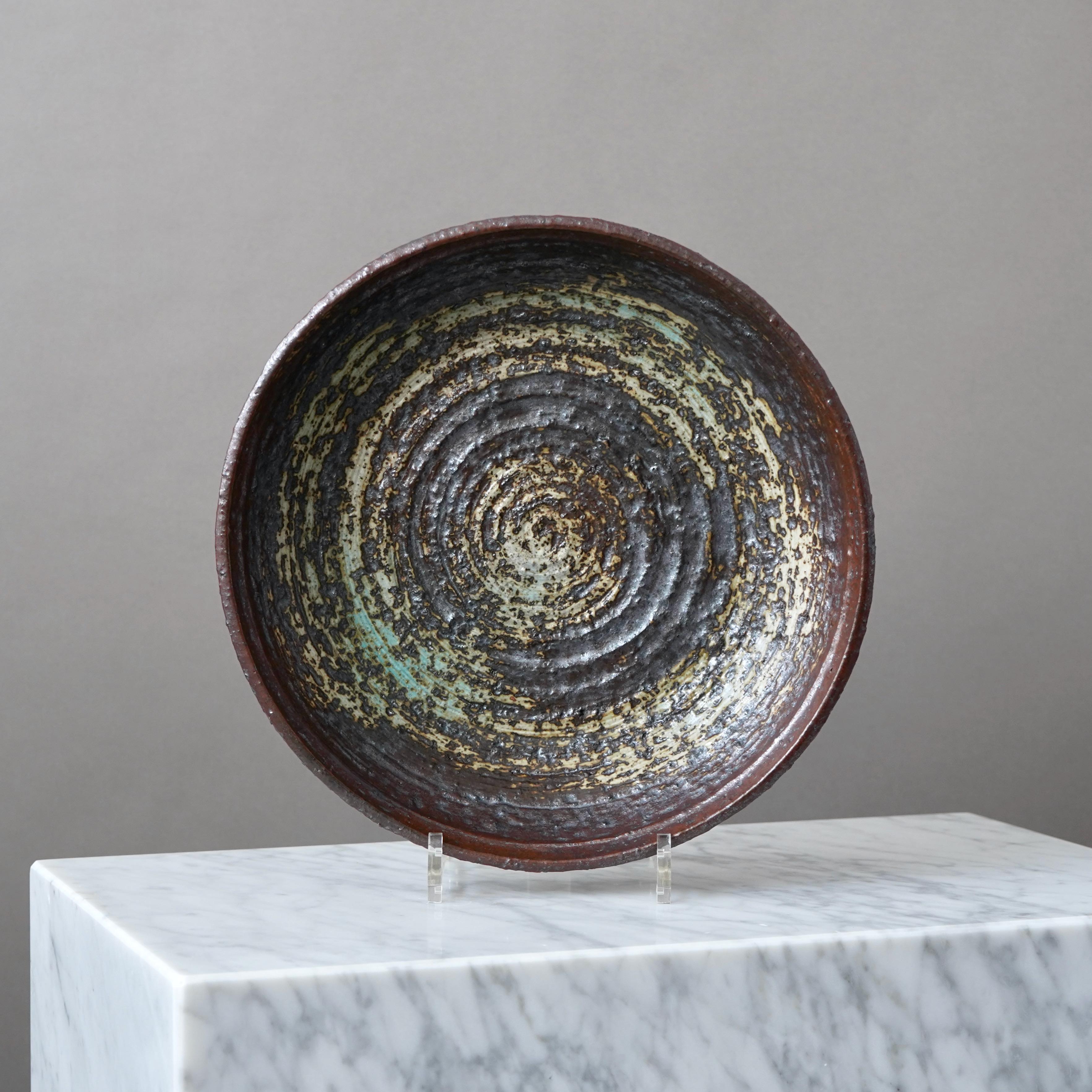 20th Century Large Brown Stoneware Bowl by Annikki Hovisaari for Arabia, Finland, 1960s For Sale