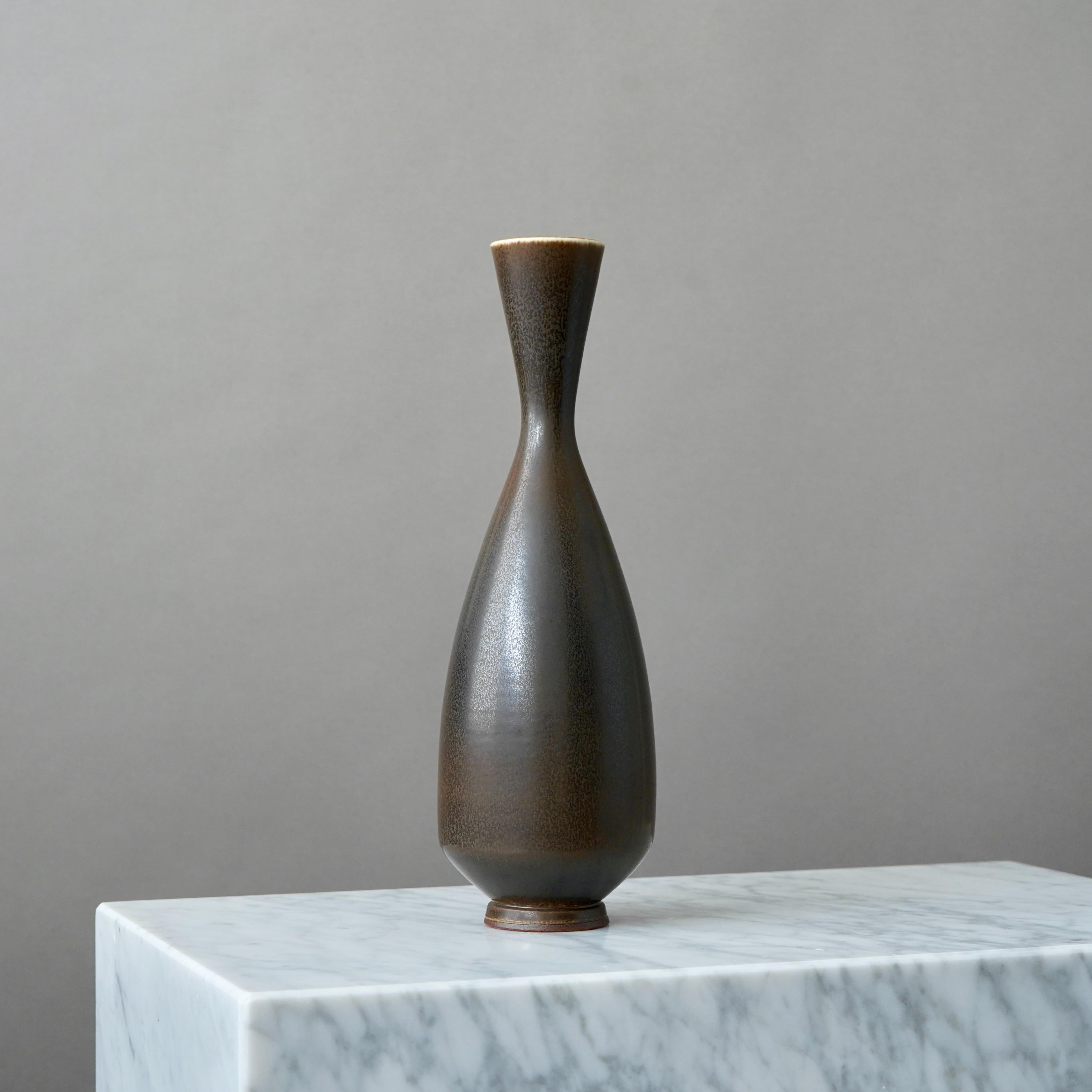 Vaso grande in gres marrone di Berndt Friberg, Studio A, Svezia, 1963 in vendita 2