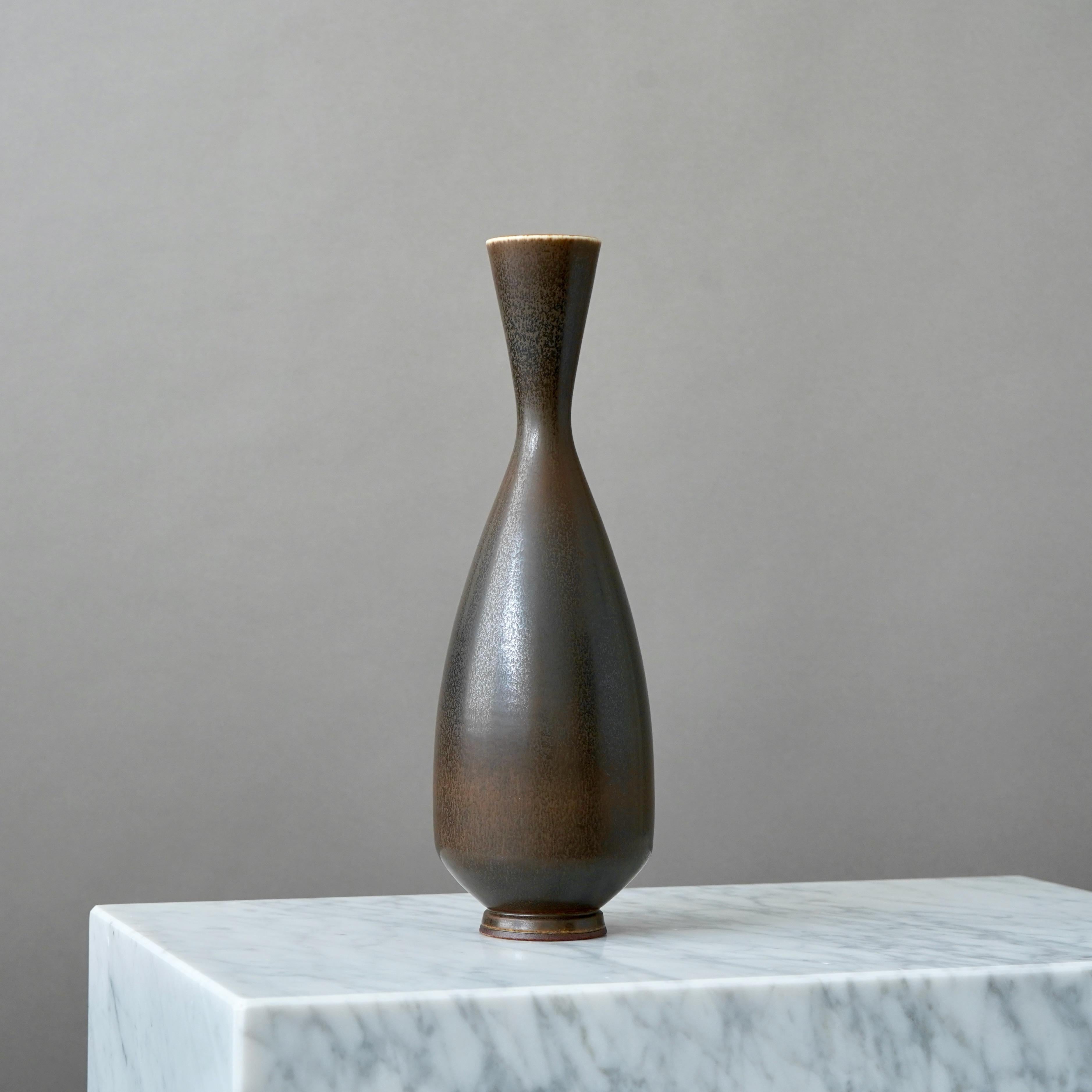 Smaltato Vaso grande in gres marrone di Berndt Friberg, Studio A, Svezia, 1963 in vendita