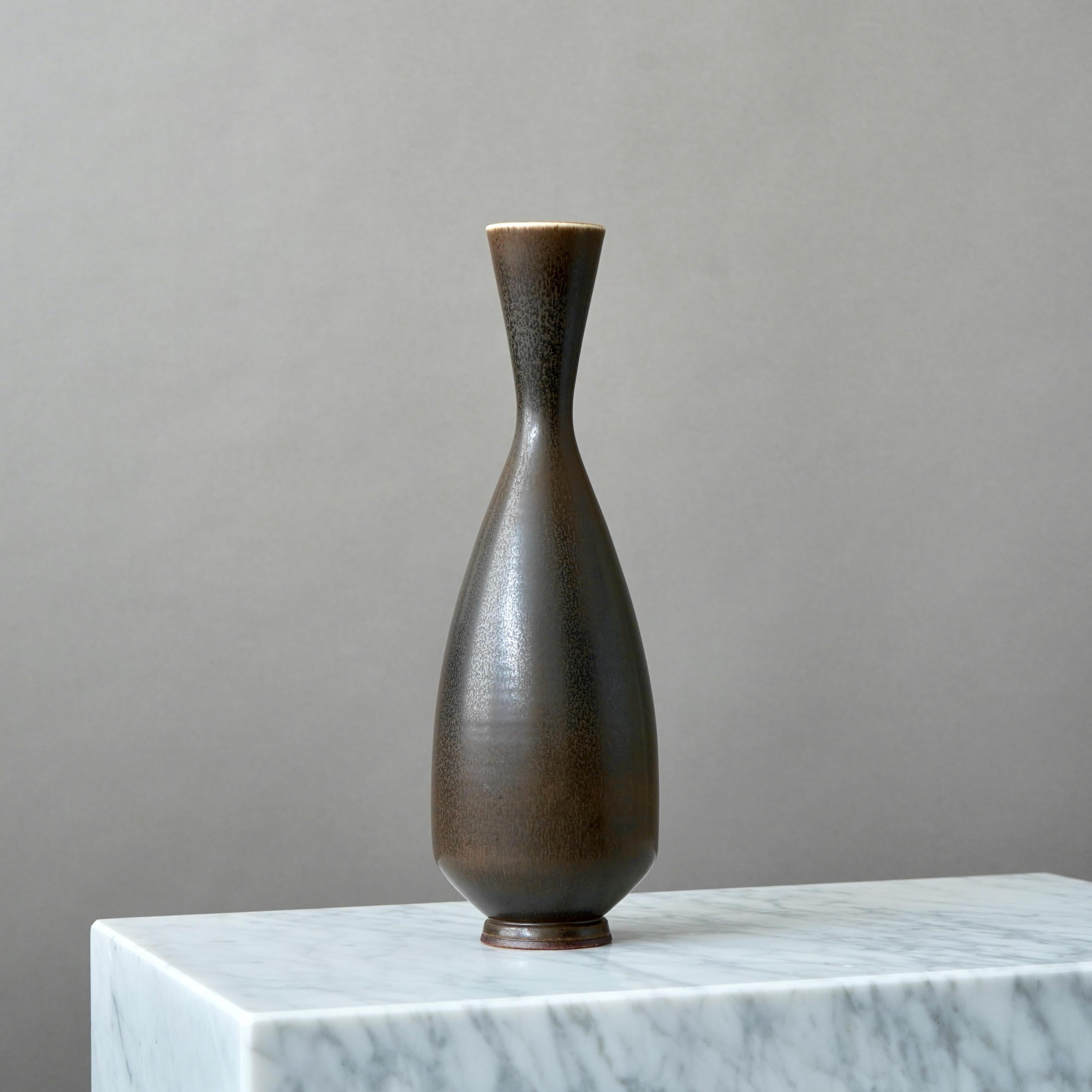 Ceramica Vaso grande in gres marrone di Berndt Friberg, Studio A, Svezia, 1963 in vendita
