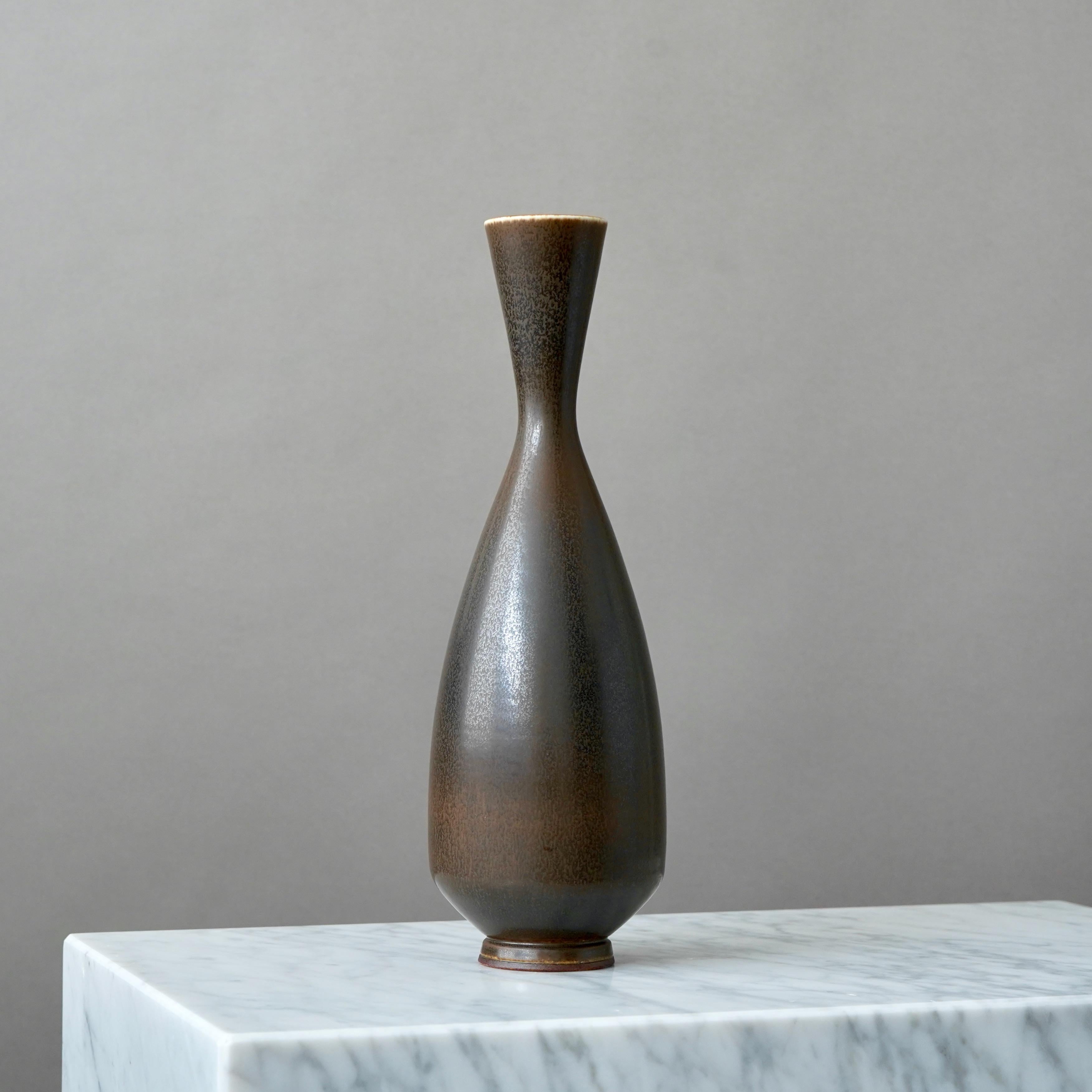 Vaso grande in gres marrone di Berndt Friberg, Studio A, Svezia, 1963 in vendita 1