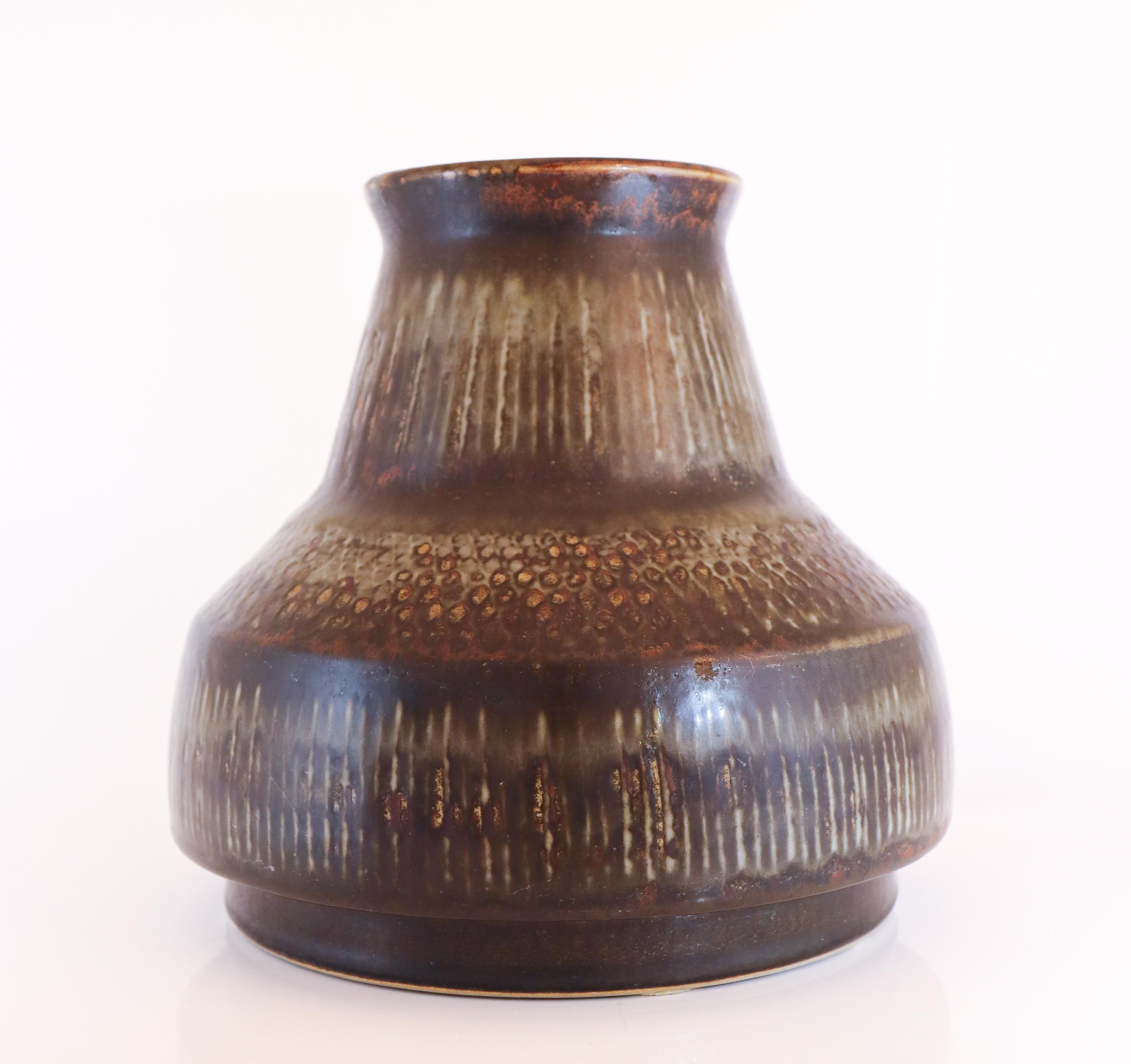 Vaso grande marrone unico - Carl-Harry Stålhane  - Rörstrand In condizioni ottime in vendita a Stockholm, SE