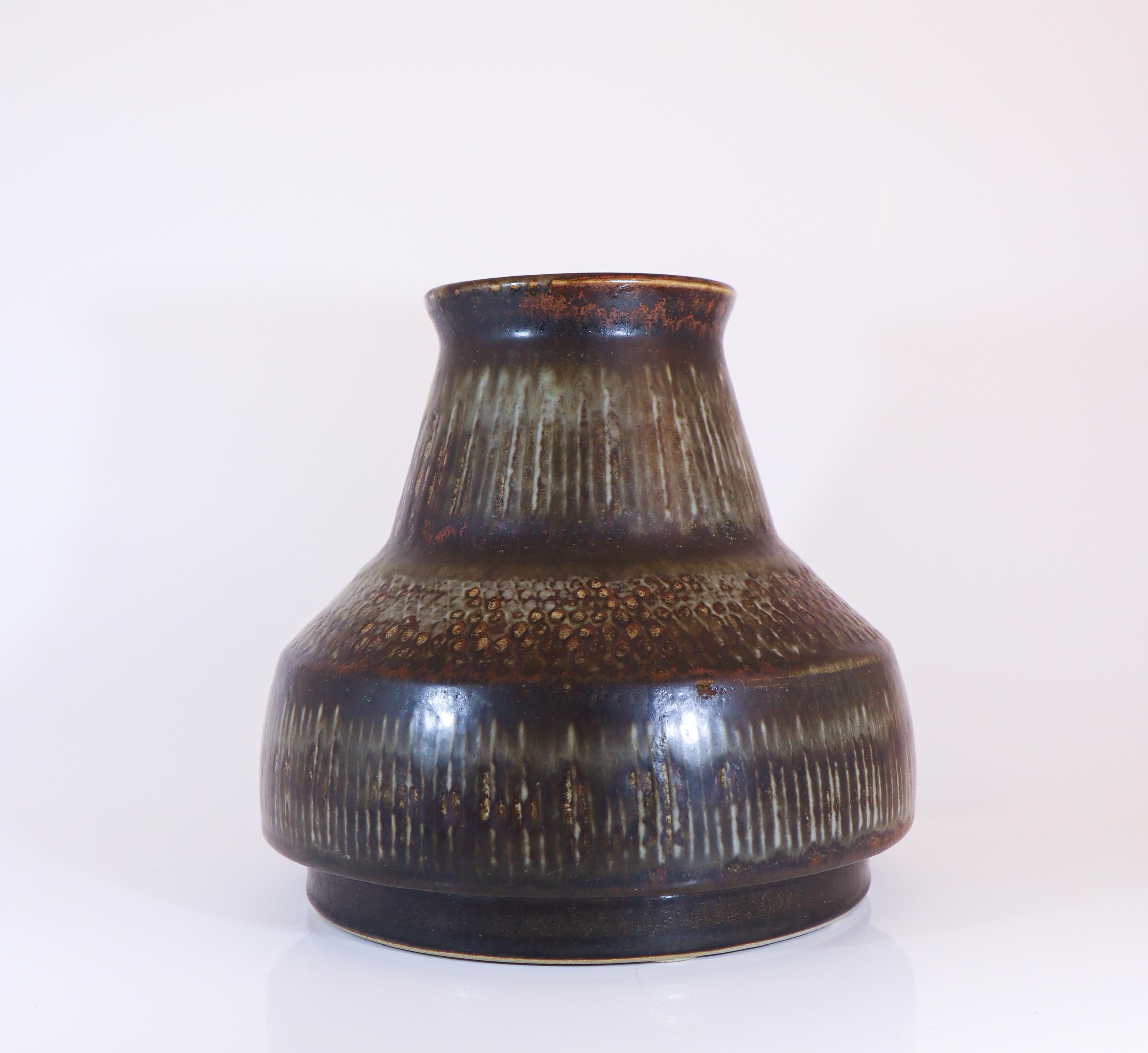 Vaso grande marrone unico - Carl-Harry Stålhane  - Rörstrand in vendita 1