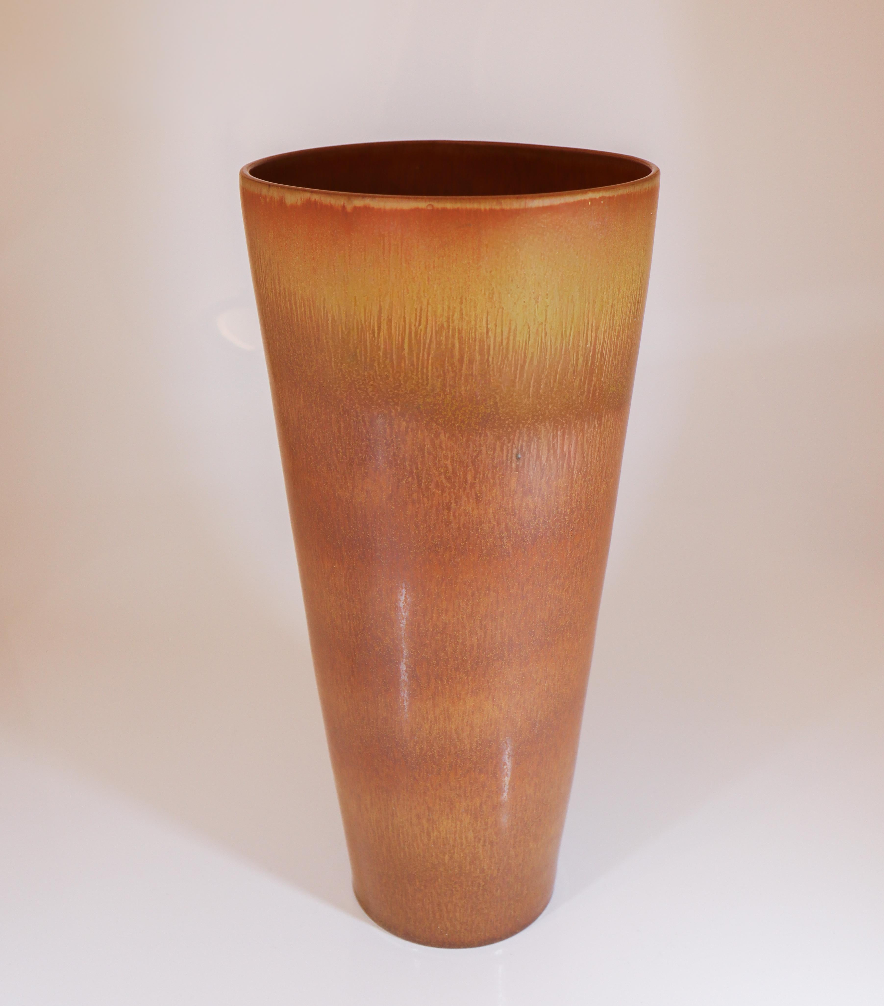 XX secolo Vaso grande marrone Gunnar Nylund, Rörstrand, Scandinavo del Medio Evo in vendita