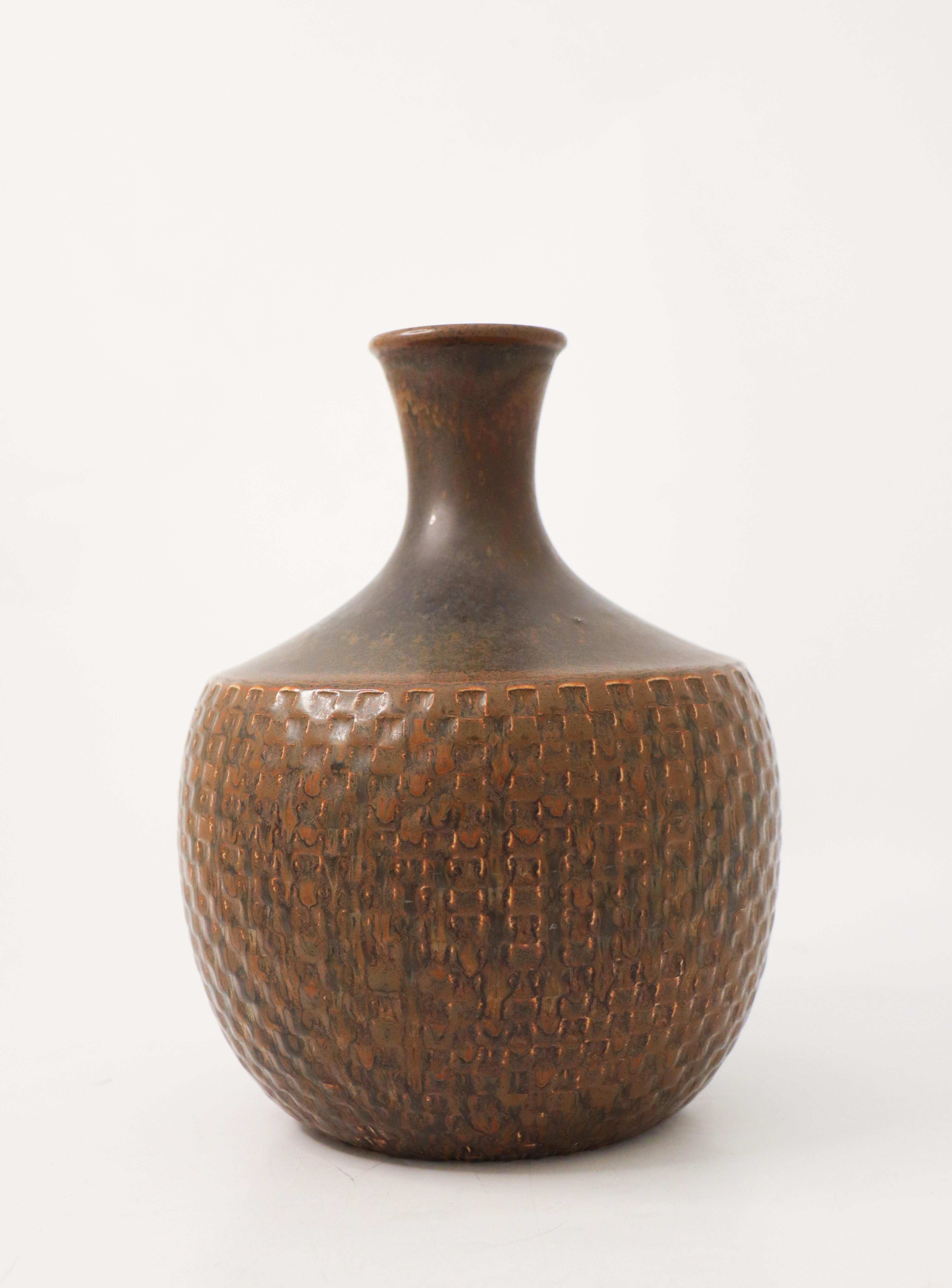 Große braune Vase aus Steingut, Stig Lindberg, Gustavsbergs Studio, Vintage, 1963 (Skandinavische Moderne) im Angebot