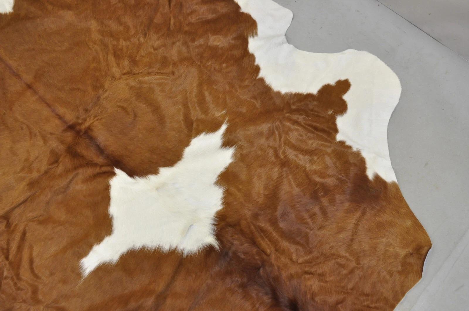 Alfombra grande de piel de vaca marrón y blanca 7'x6' Farmhouse Modern Moderno en venta