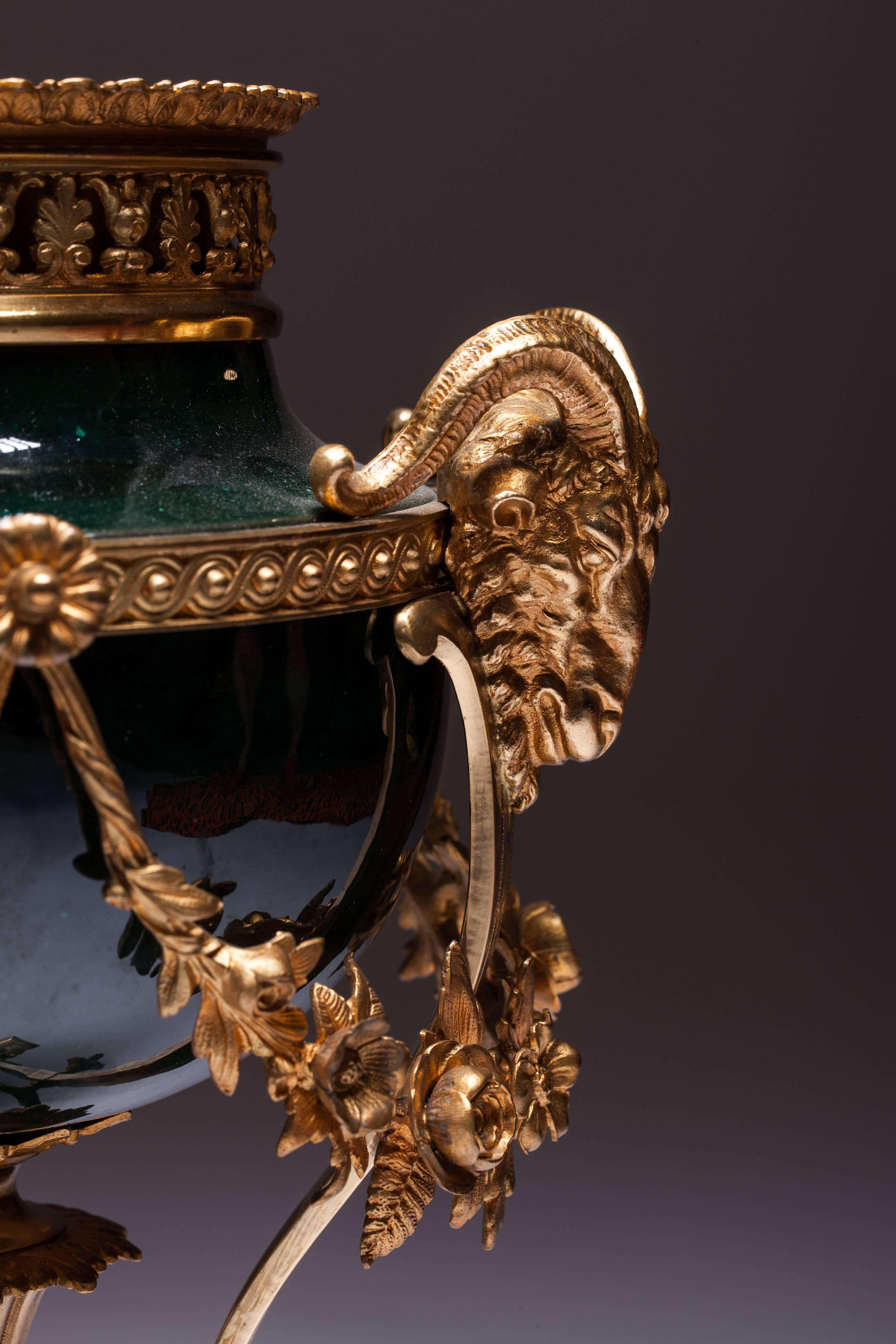 Large Brûle Perfume Bronze, Gilded, Three-Sided Grooved Base In Excellent Condition For Sale In Vilnius, LT