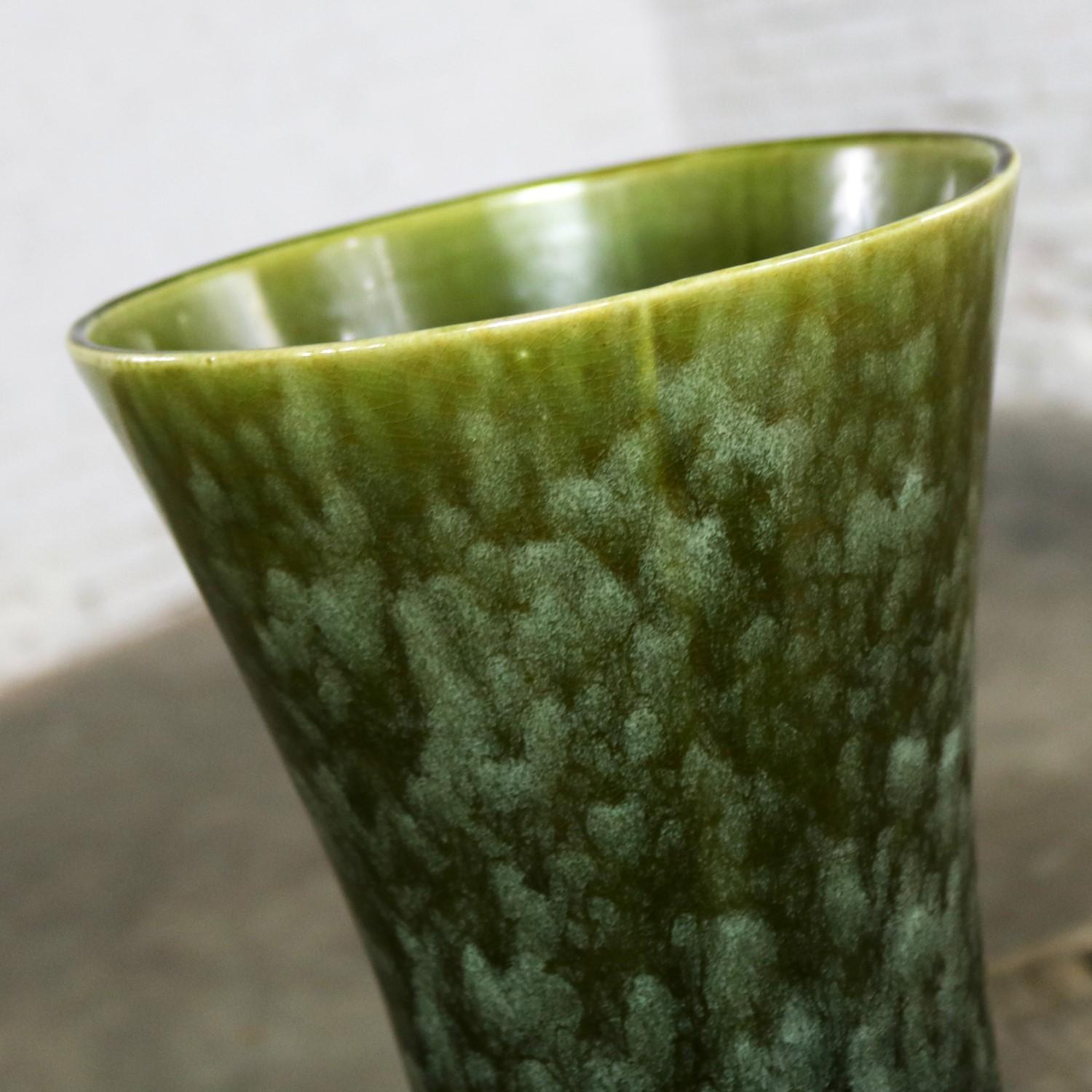 Large Brush McCoy USA Vase Number 177 Green Mottled Glaze In Good Condition In Topeka, KS