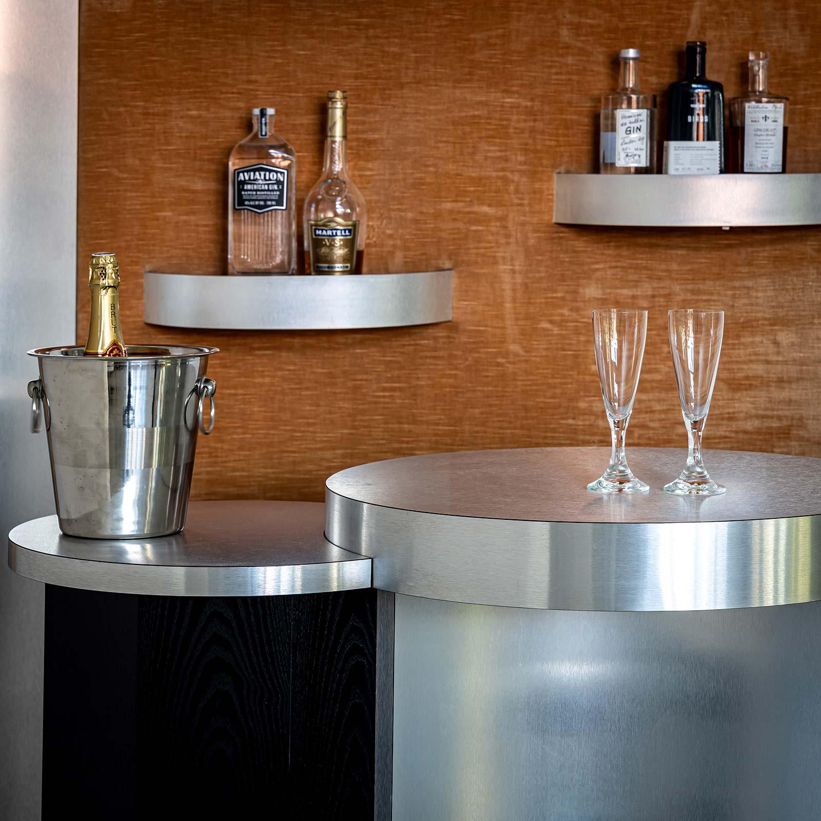 Large Brushed Aluminium Bar, Italy 1970s For Sale 3