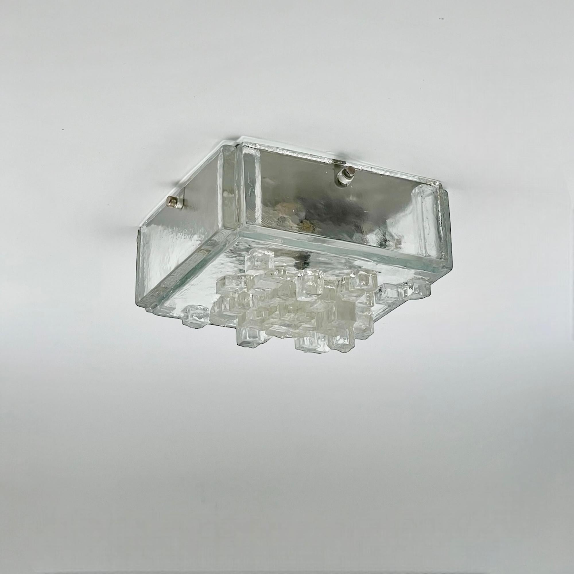 Métal Grande lampe brutaliste des années 70 en verre épais de Poliarte, fabriquée à la main, neuve et ancienne en vente