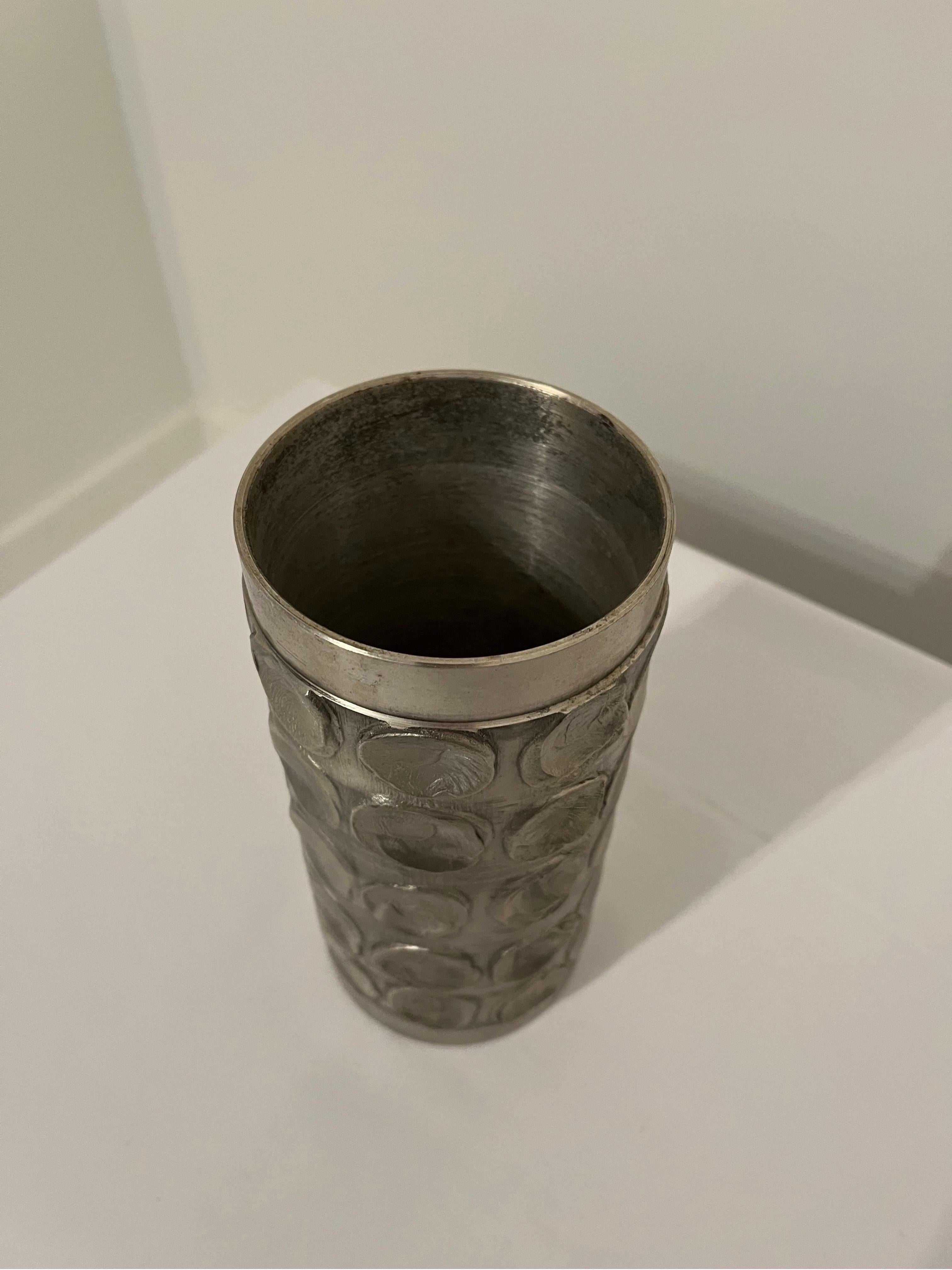 Große brutalistische Aluminiumvase aus Aluminium – Space Age im Zustand „Relativ gut“ im Angebot in Gravesend, GB