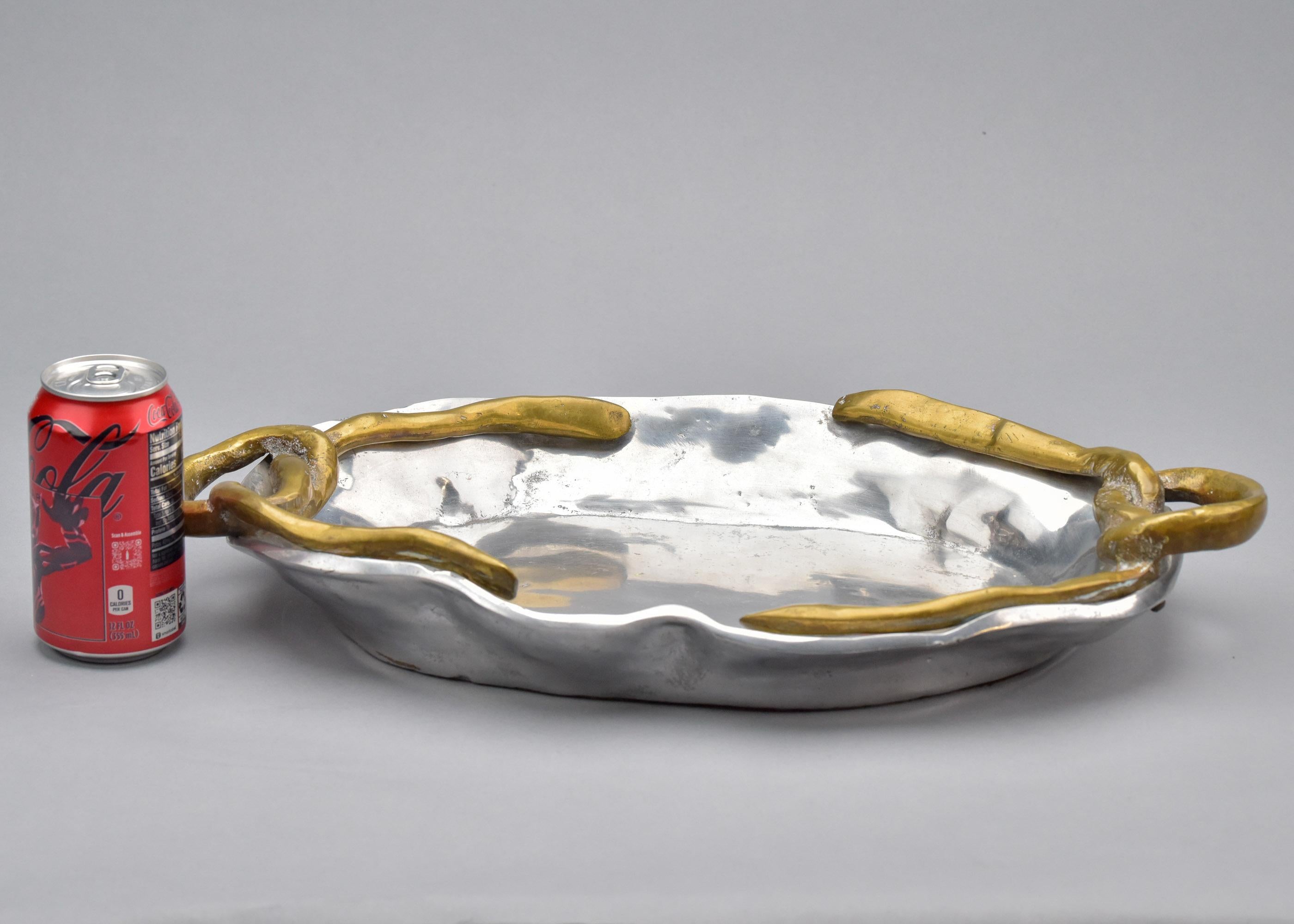 Bandeja o cuenco Brutalista de Aluminio y Latón de Leopoldo de España en venta 6