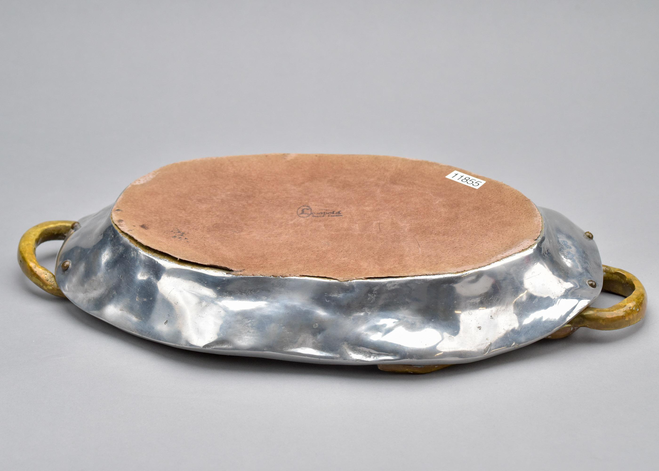 Bandeja o cuenco Brutalista de Aluminio y Latón de Leopoldo de España en venta 7
