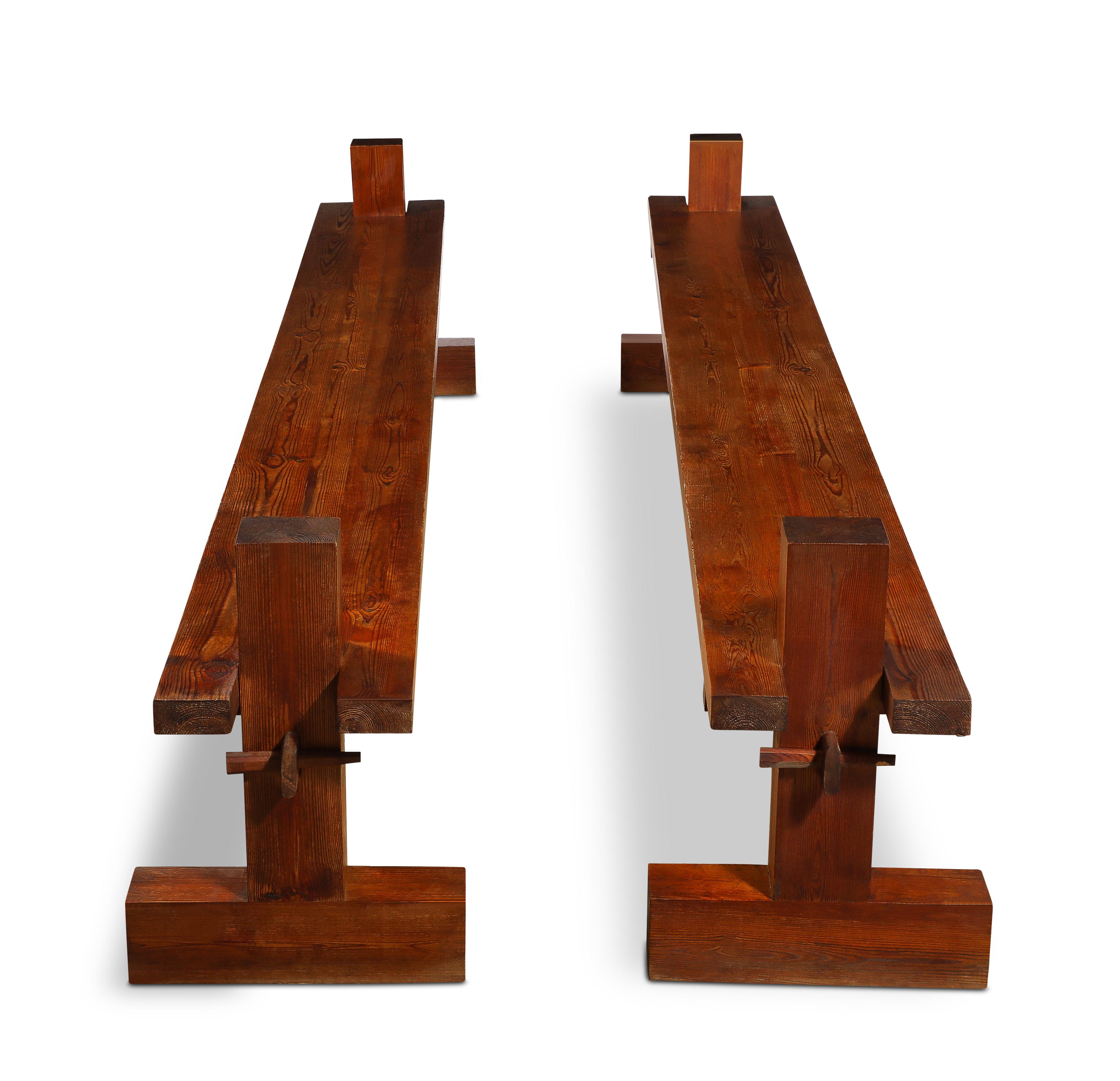 Übergroße Bänke aus massivem Ulmenholz mit Federverbindung, originale Patina. Einzeln verkauft.