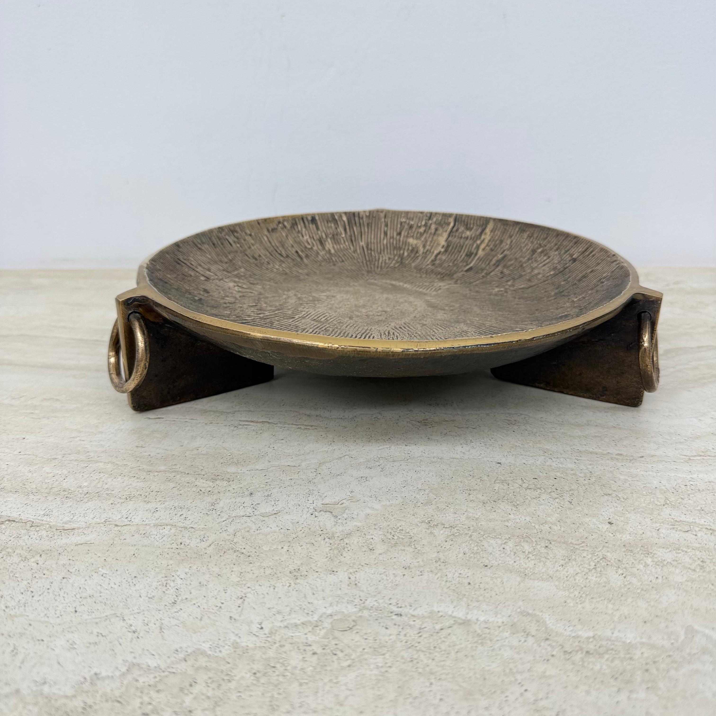 Große brutalistische Bronzeschale, 1970er-Jahre (Ende des 20. Jahrhunderts) im Angebot