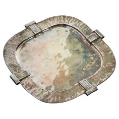 Grand centre de table brutaliste en laiton patiné et plaqué sable argenté des années 1960