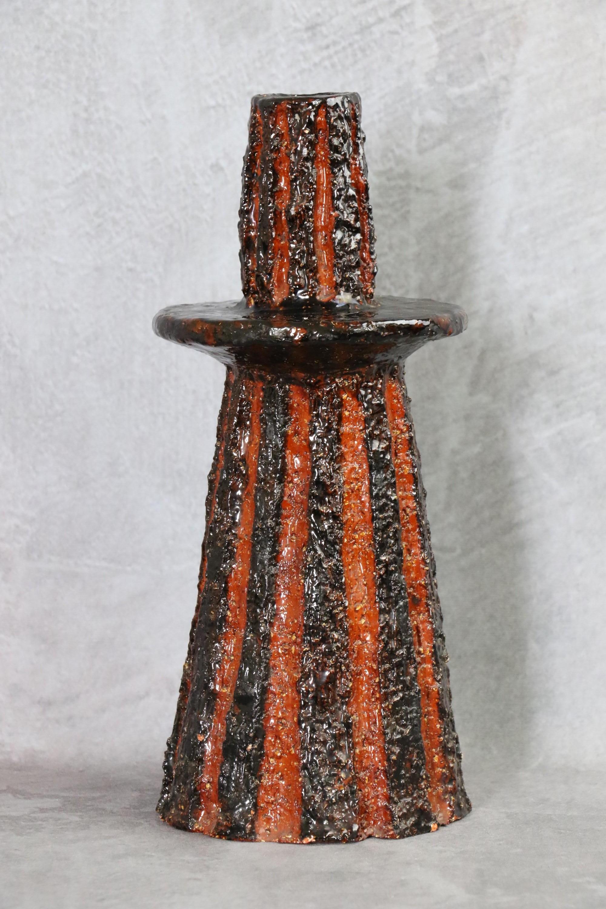 Large Brutalist ceramic candlestick, Scandinavian design, Mid-century, 1960's

Large Brutalist candlestick in glazed stoneware in red-brown and black. The work on the glaze, its scarification, gives it a primitive and brutalist aspect. Its size