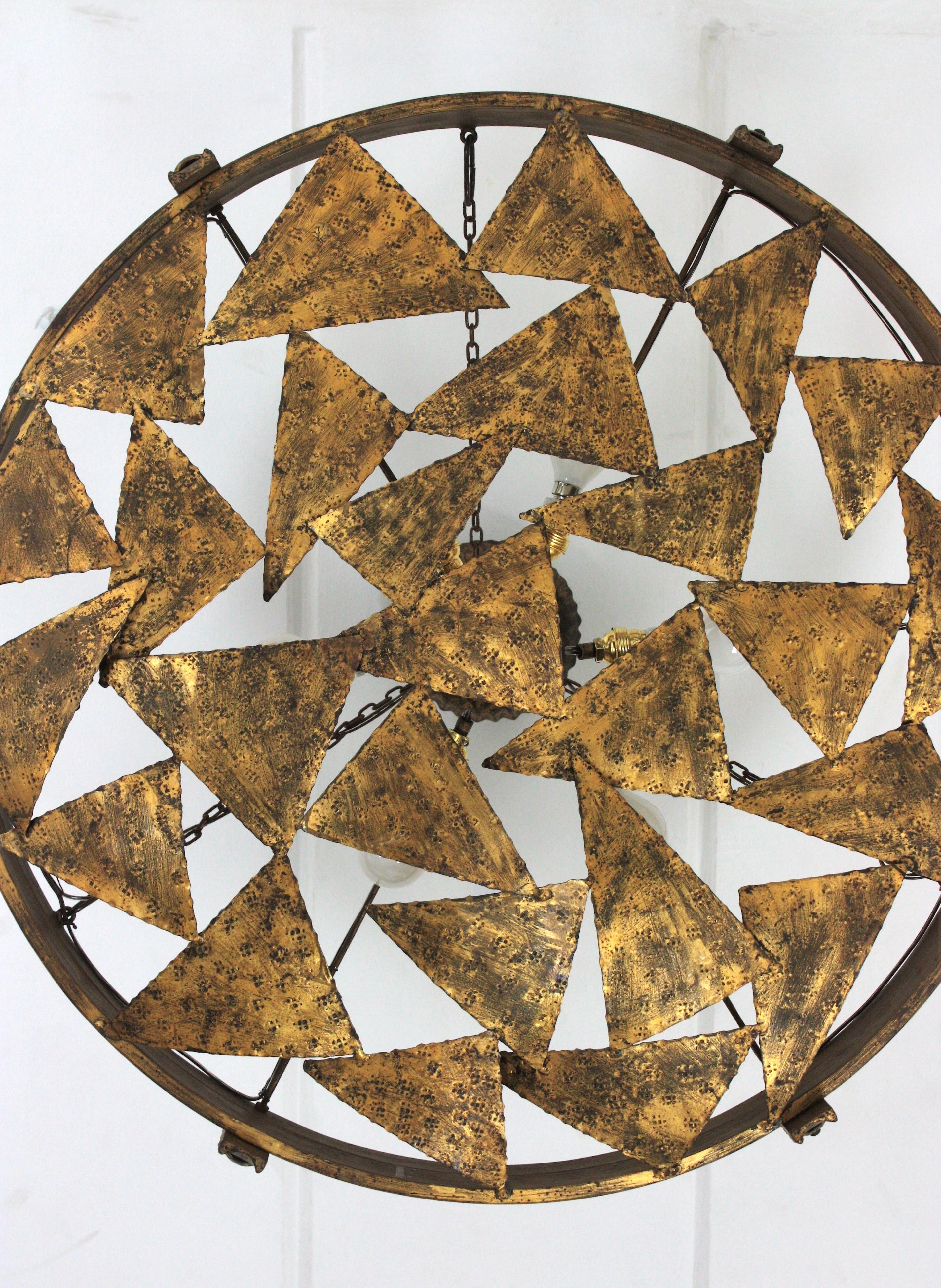 Large Brutalist Chandelier in Gilt Wrought Iron, Triangles Design, Spain, 1950s In Good Condition For Sale In Barcelona, ES