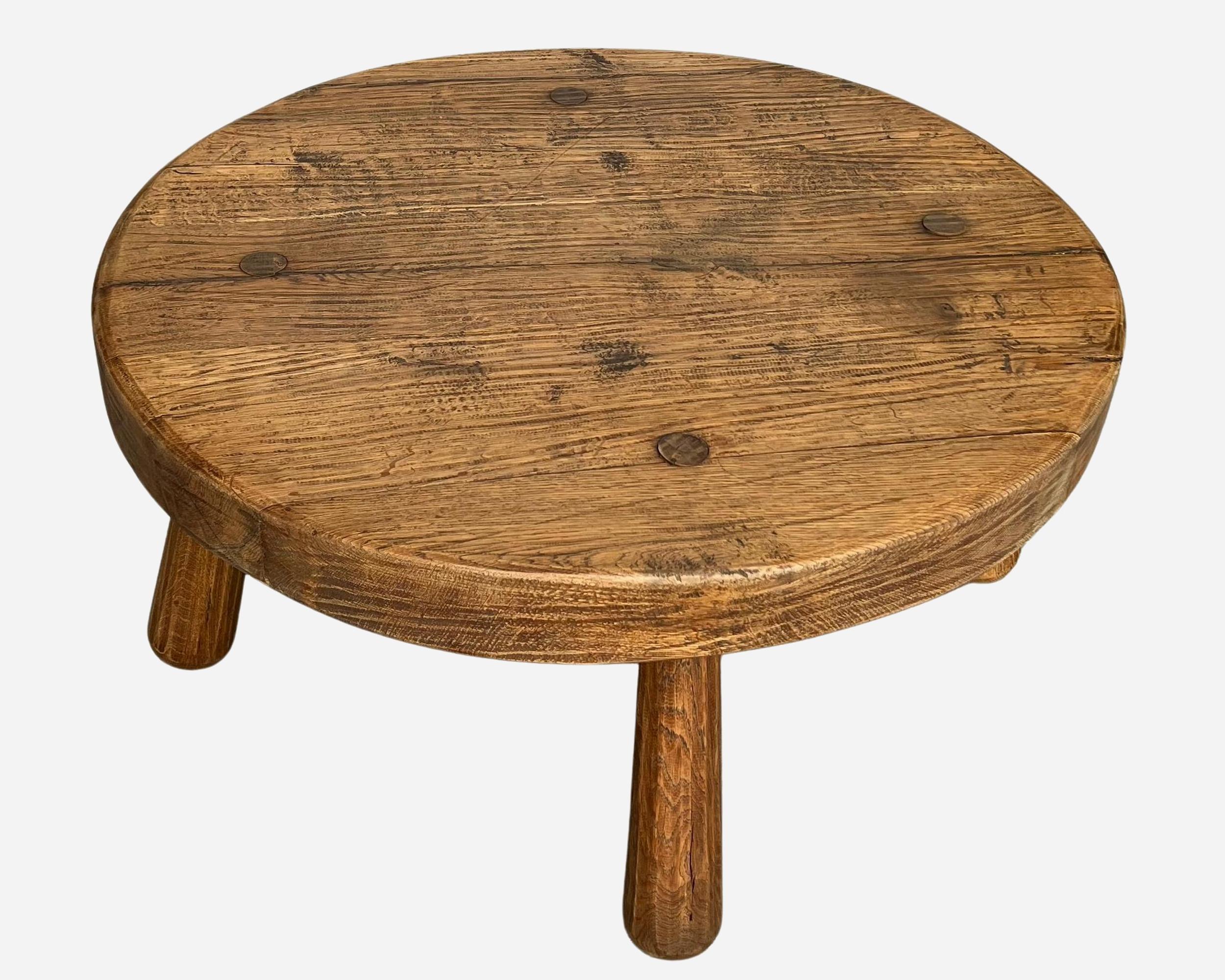 Interesting “Brutalist” round coffee table in solid oak.
Diameter: 88 cm (34.6 inches)
Height: 44 cm (17.3 inches)
Tray thickness: 9 cm (3.5 inches)
