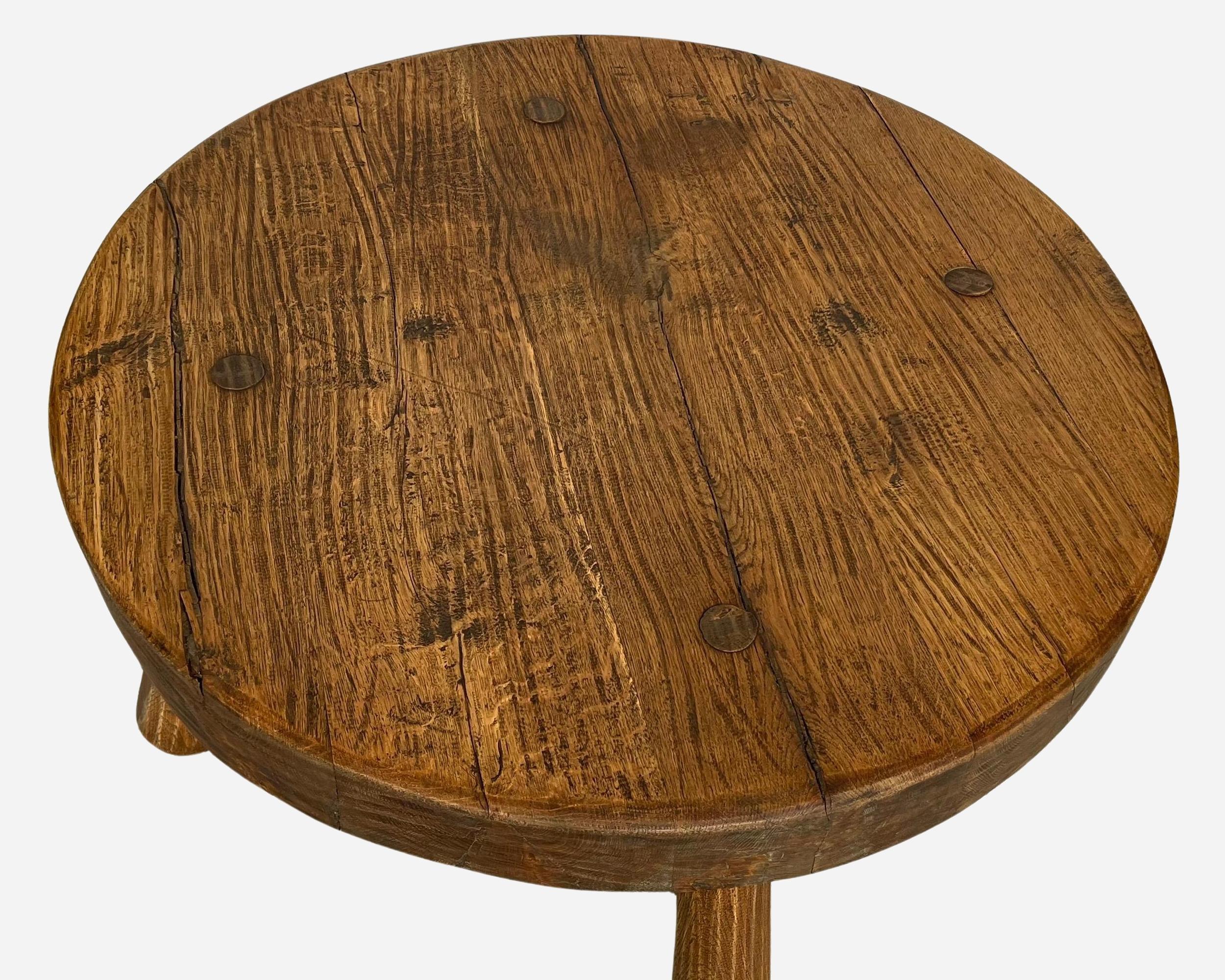Large “brutalist” coffee table in solid oak, Belgium or France, circa 1950 In Good Condition For Sale In Paris, FR