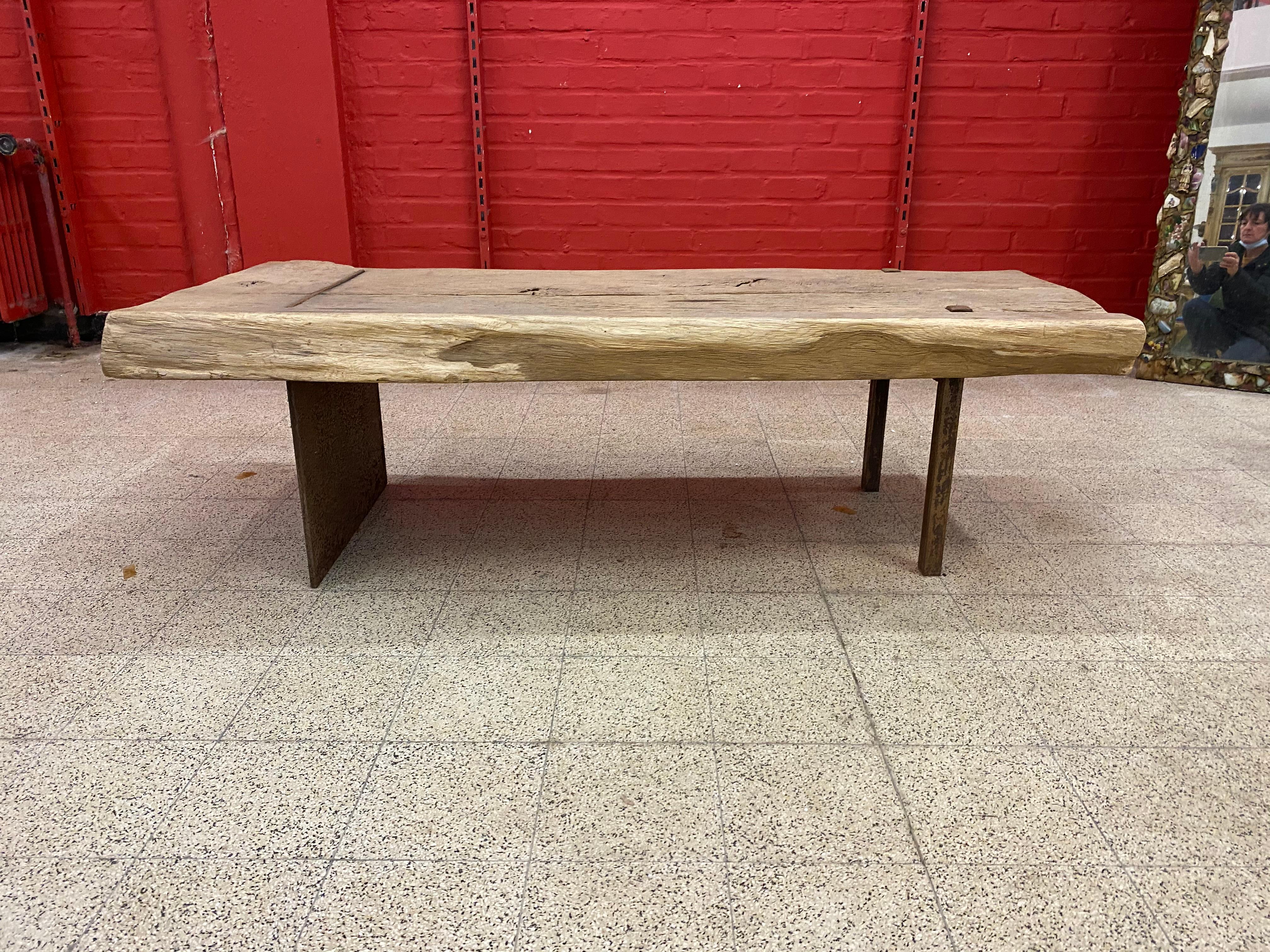 Large Brutalist Coffee Table in Solid Wood and Iron, circa 1960 In Good Condition For Sale In Saint-Ouen, FR