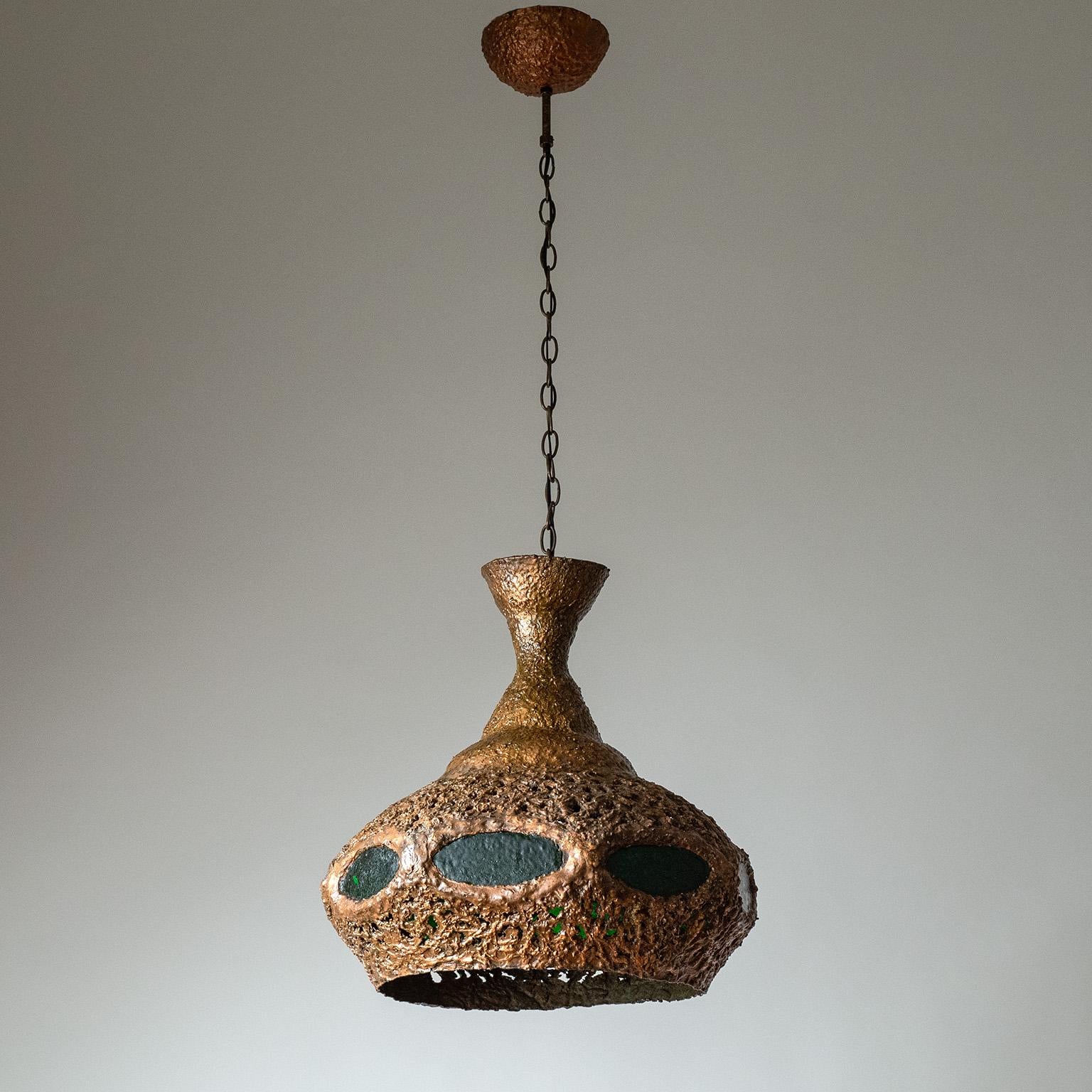 Very unusual and large Brutalist copper pendant from Finland, produced in the 1960s. Molten copper is shaped into an pear shaped body with green resin inlets. Two E27 sockets with new wiring.
Measures: Diameter 50cm/20