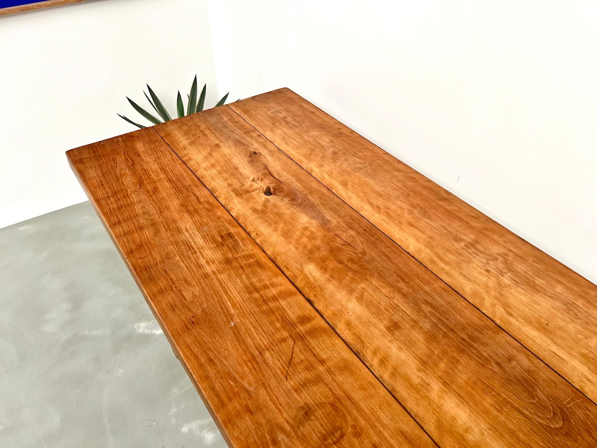 Large Brutalist Farm Table in Beech, Circa 1950 en venta 3